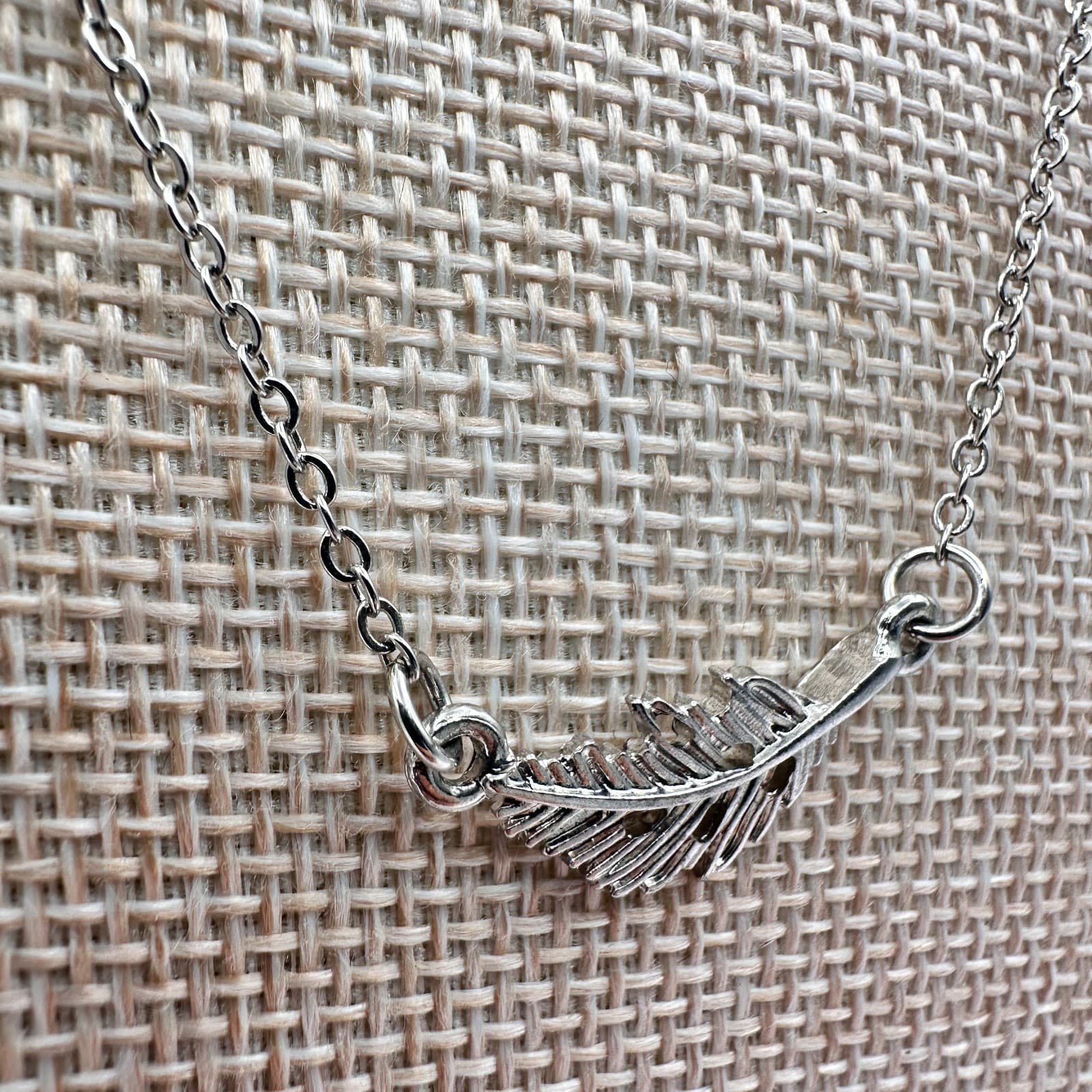 Vintage Y2k Boho Feather Silver Tone Dainty Chain Leaf Pendant Statement Jewelry - Thumbnail 7