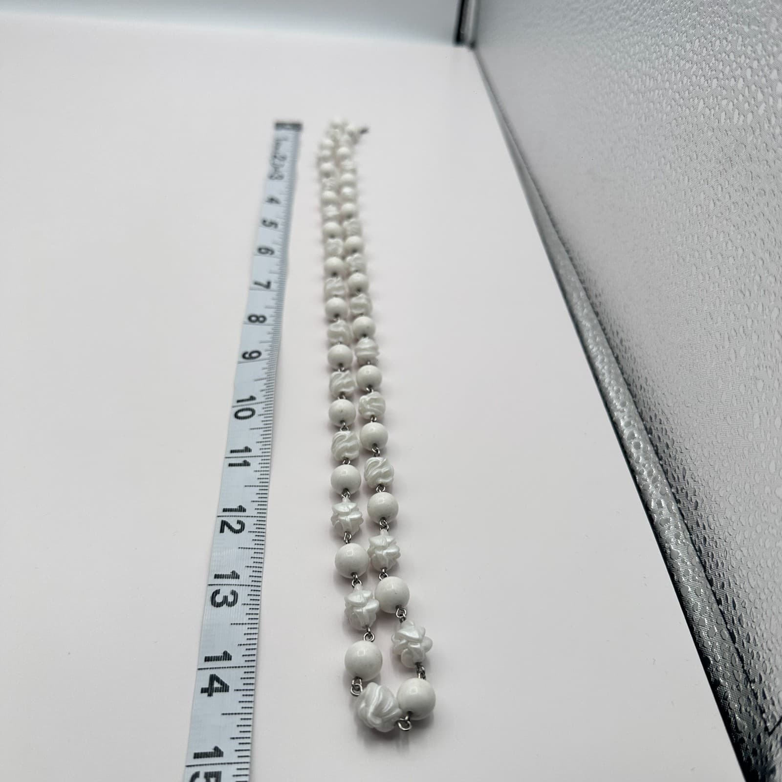 Vintage 90s Sarah Coven Summer Magic White Beaded Necklace Carved Flower Jewelry - Thumbnail 7