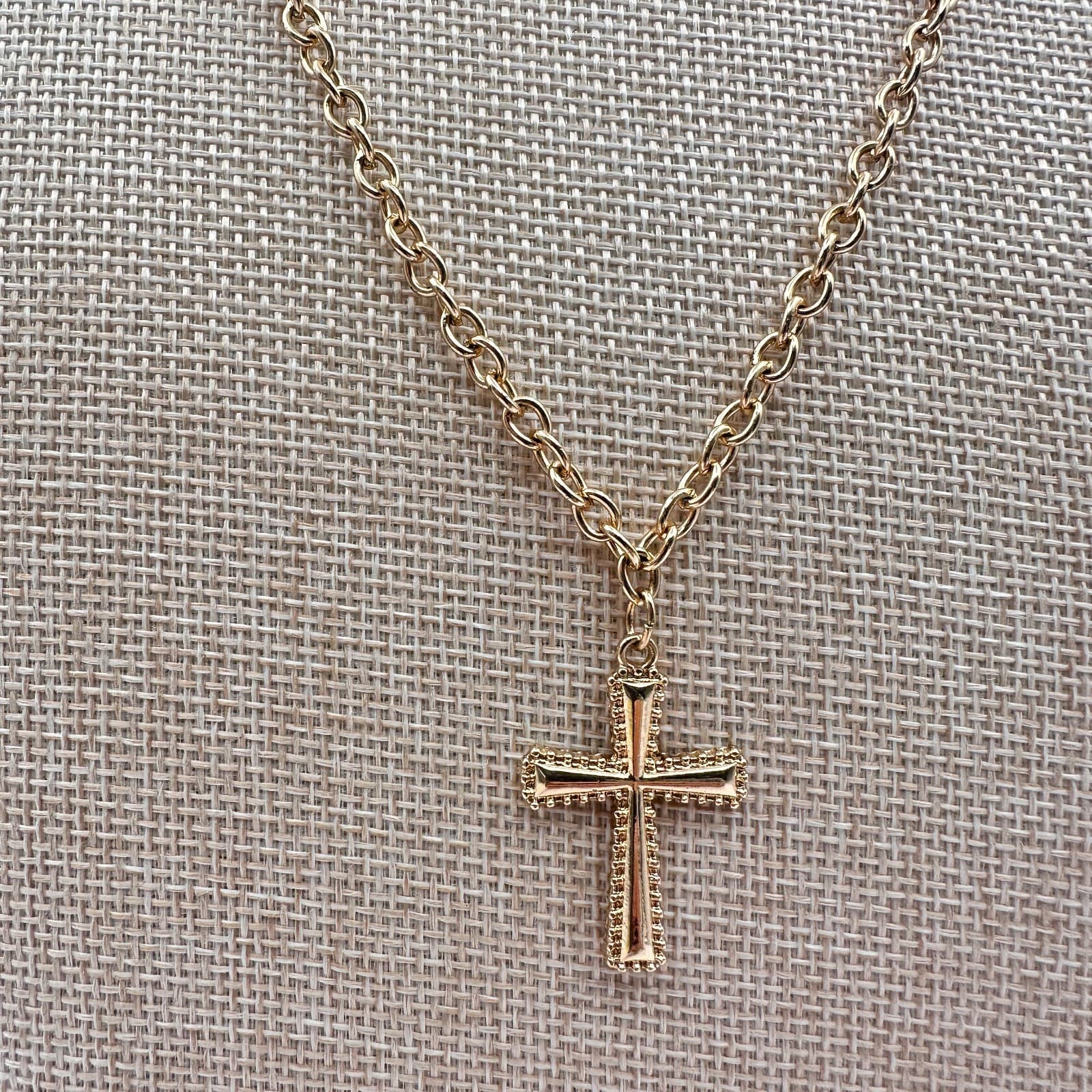 Vintage 80s Gold Tone Cross Pendant Necklace Chunky Chain Statement Jewelry - Thumbnail 2