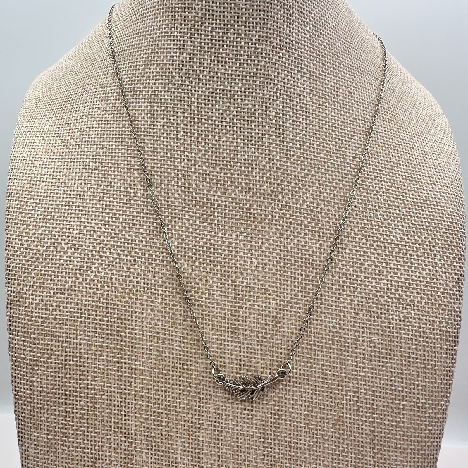 Vintage Y2k Boho Feather Silver Tone Dainty Chain Leaf Pendant Statement Jewelry - Thumbnail 3