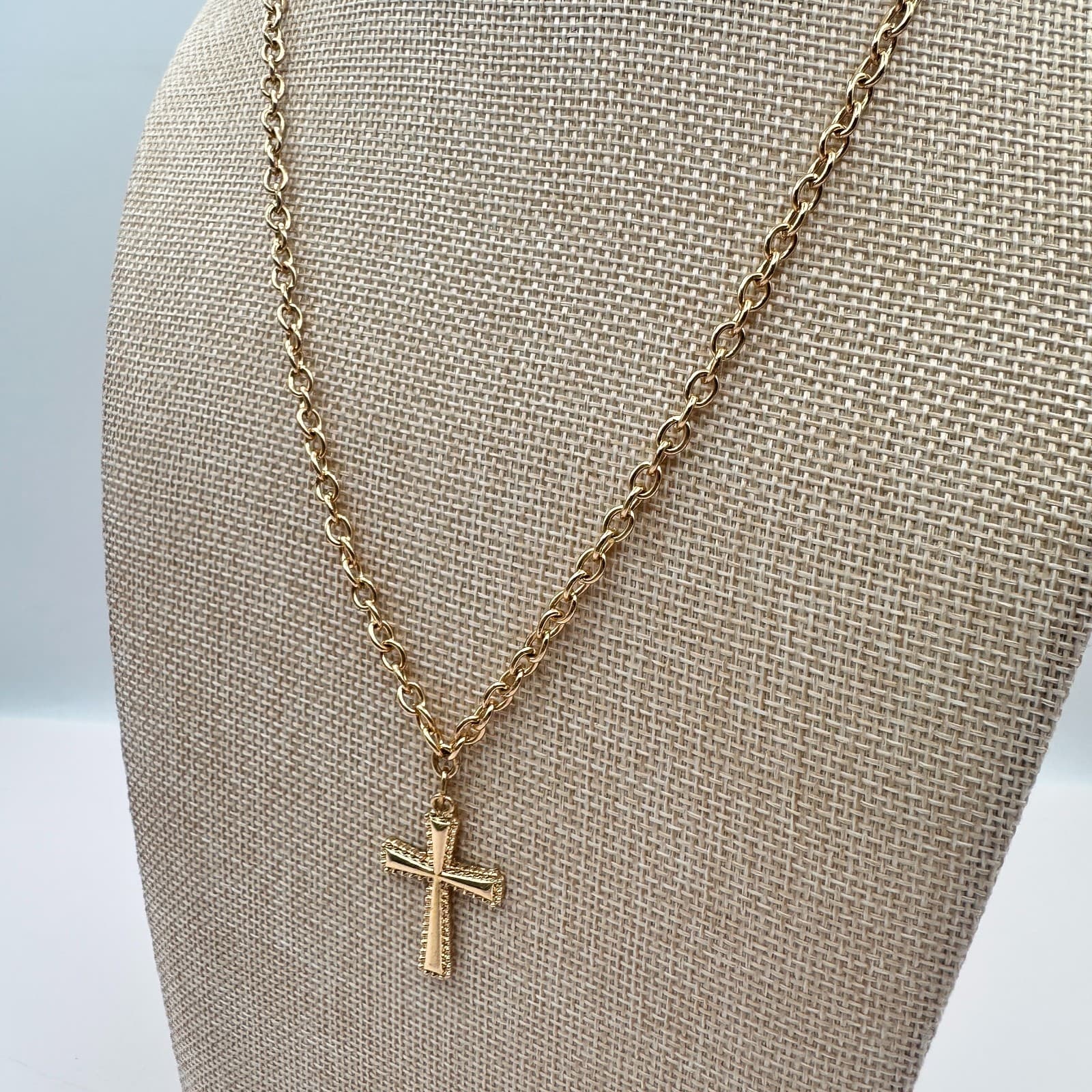 Vintage 80s Gold Tone Cross Pendant Necklace Chunky Chain Statement Jewelry - Thumbnail 5