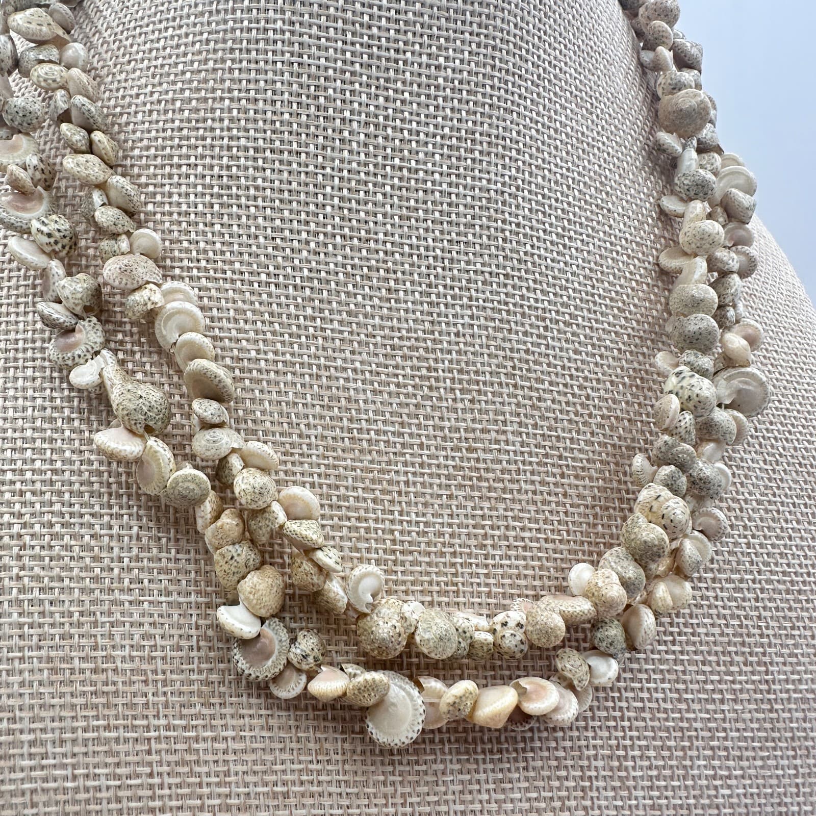 Vintage 60s Hawaiian Style Speckled Shell Lei Strand Necklace Jewelry - Thumbnail 3