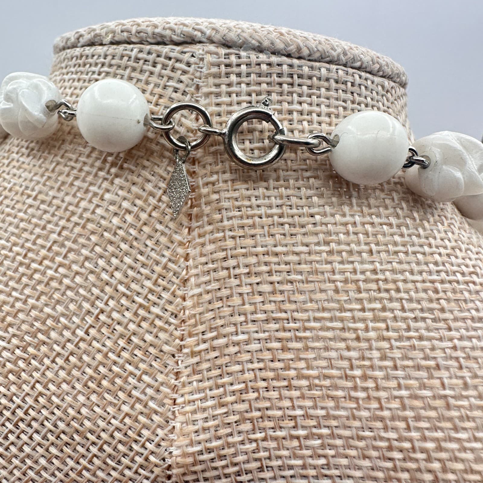 Vintage 90s Sarah Coven Summer Magic White Beaded Necklace Carved Flower Jewelry - Thumbnail 6