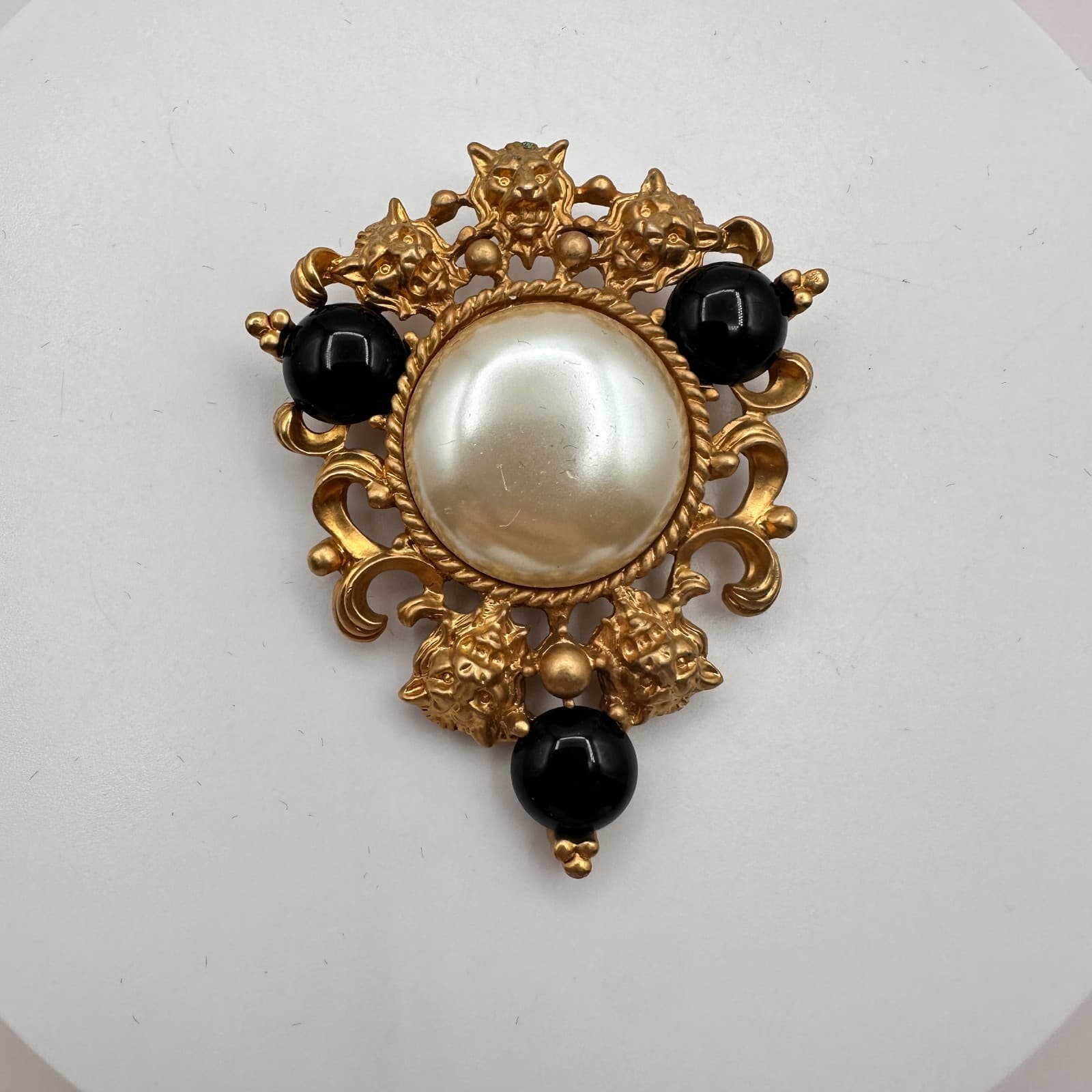 Vintage 90s Avon Lion Head Brooch Pin Gold Tone Faux Pearl Black Onyx Cabochon - Thumbnail 3