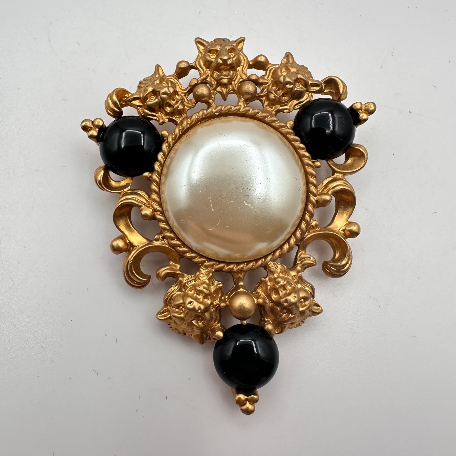 Vintage 90s Avon Lion Head Brooch Pin Gold Tone Faux Pearl Black Onyx Cabochon