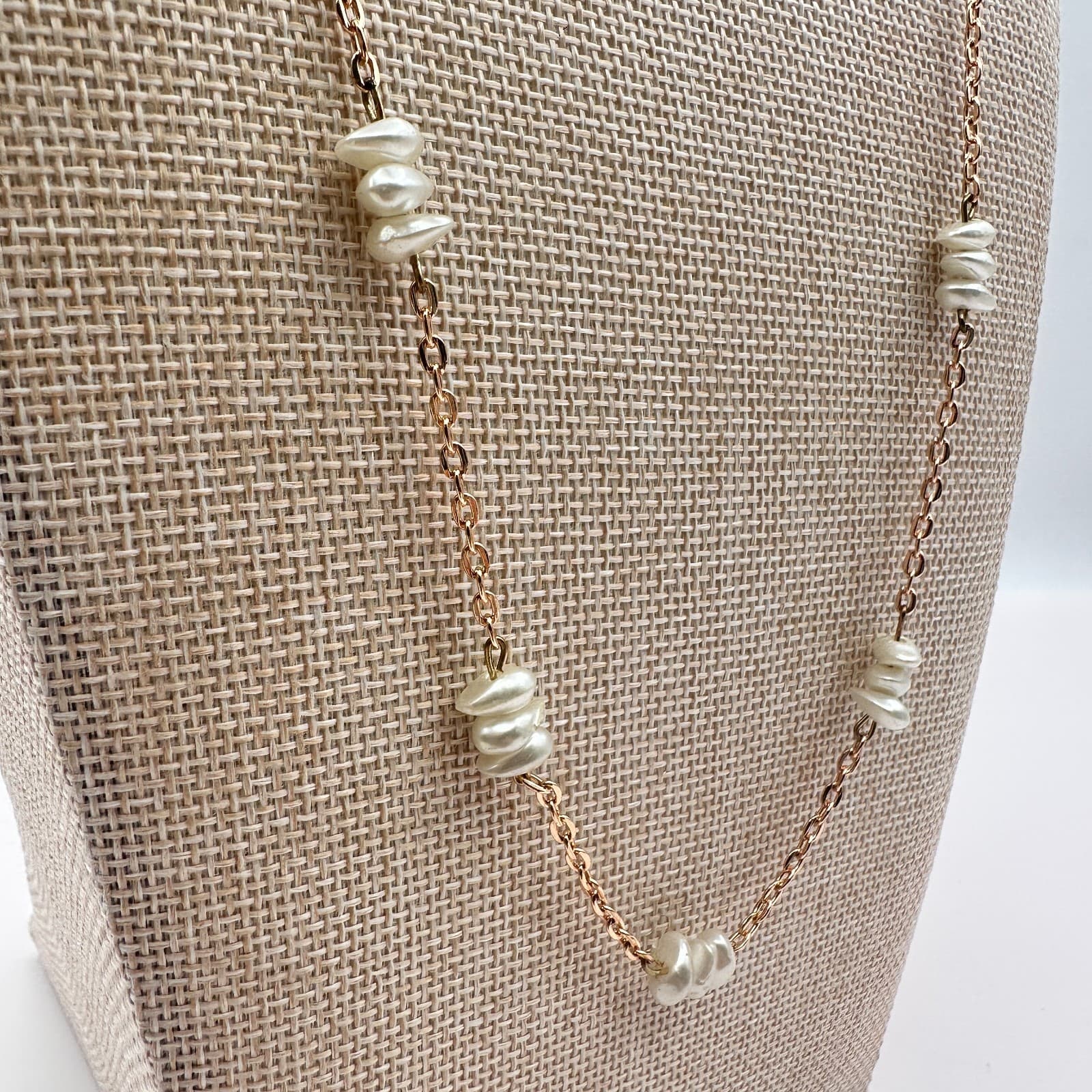 Vintage 80s Gold Tone Beaded Station Necklace Pearl Ribbed Barrel Retro Jewelry - Thumbnail 4