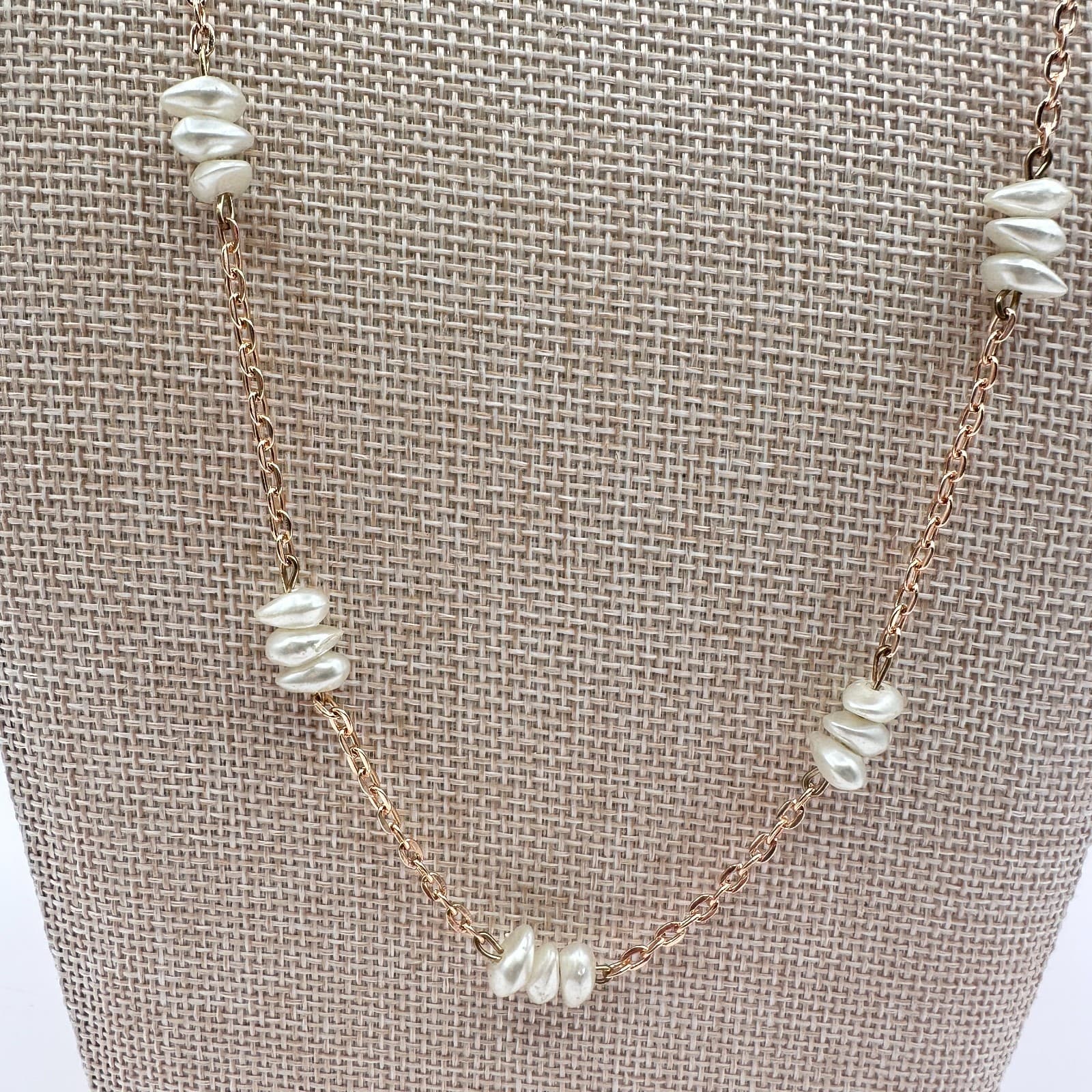 Vintage 80s Gold Tone Beaded Station Necklace Pearl Ribbed Barrel Retro Jewelry - Thumbnail 3