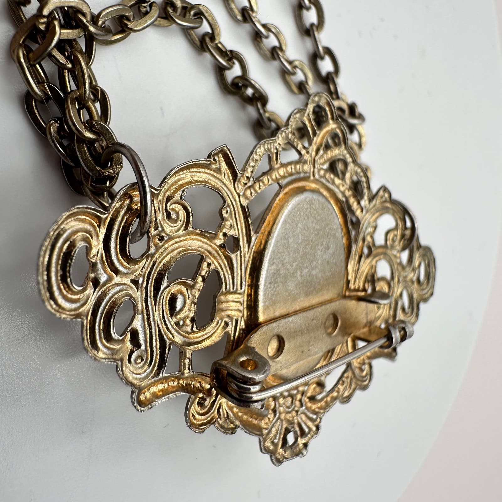 Vintage Y2K Oval Faux Pearl Ornate Filigree Silver Tone Dangle Chain Brooch Pin - Thumbnail 6