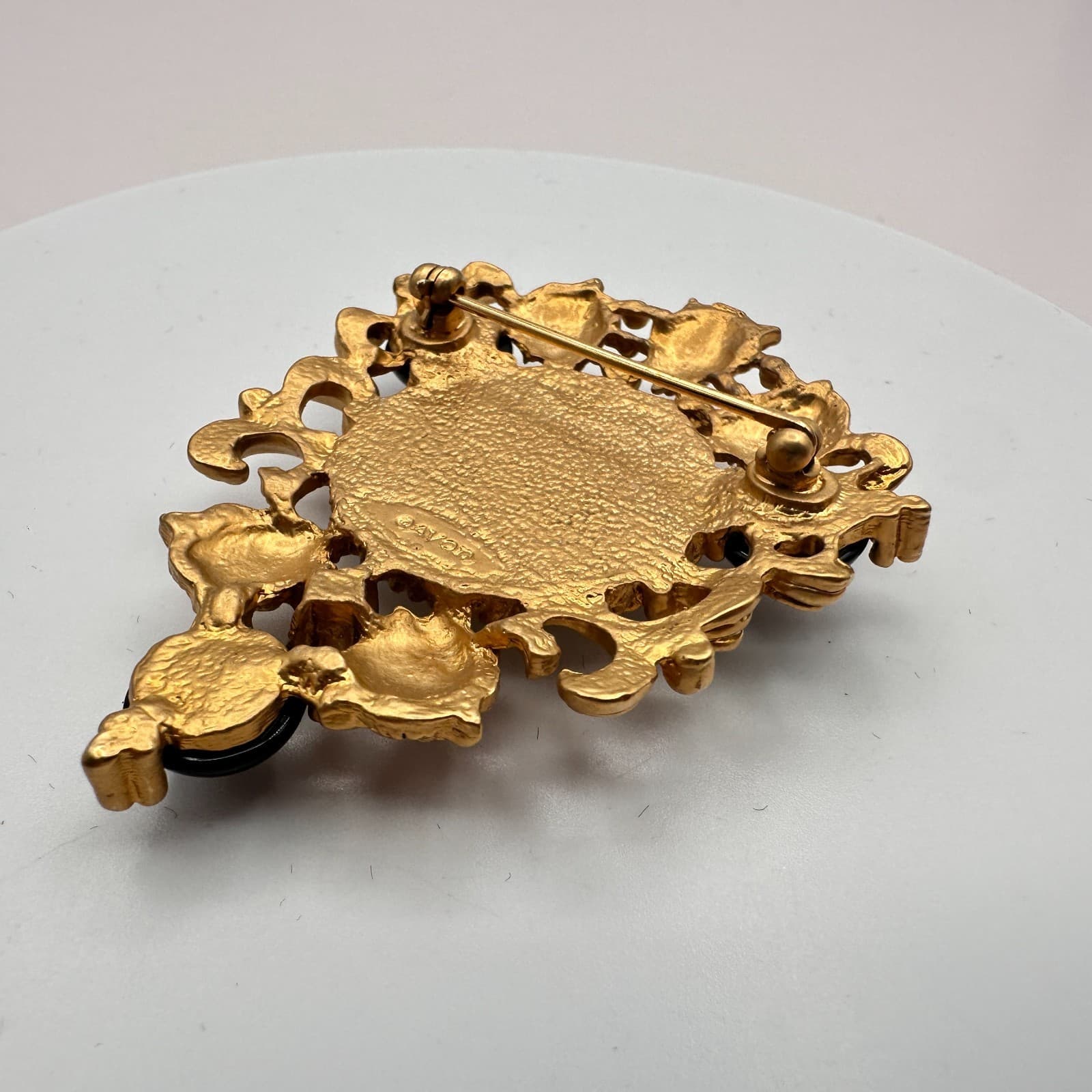 Vintage 90s Avon Lion Head Brooch Pin Gold Tone Faux Pearl Black Onyx Cabochon - Thumbnail 4