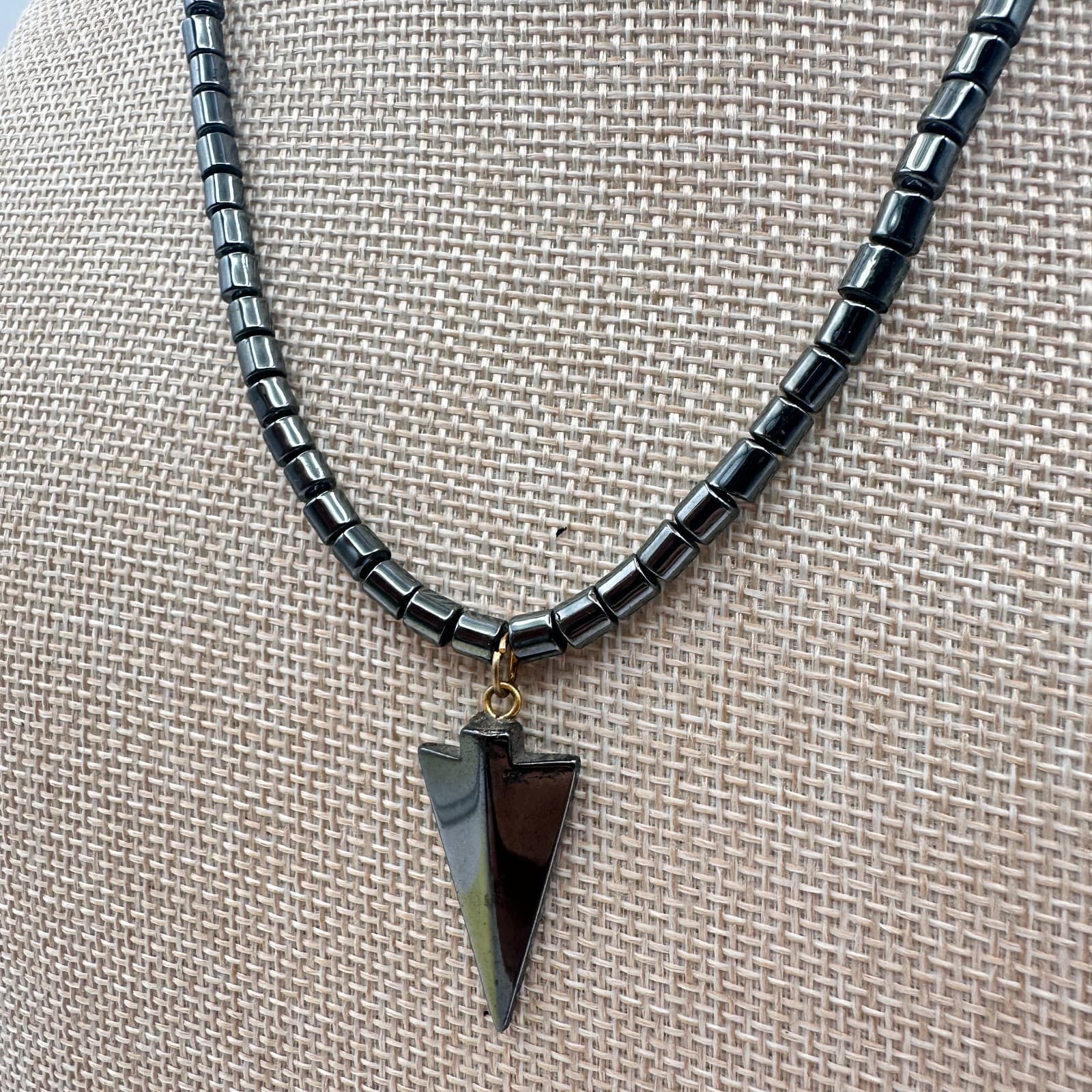 Vintage 90s Grey Hematite Beaded Arrowhead Pendant Necklace Women's Jewelry - Thumbnail 5