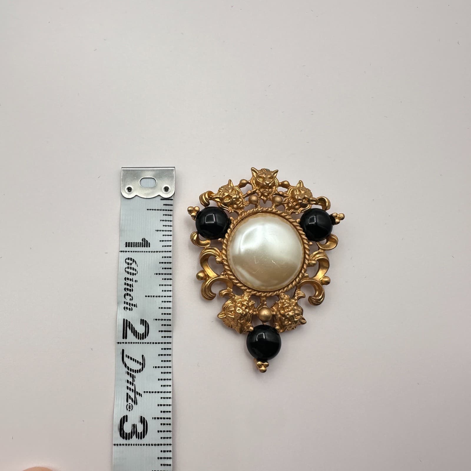 Vintage 90s Avon Lion Head Brooch Pin Gold Tone Faux Pearl Black Onyx Cabochon - Thumbnail 6