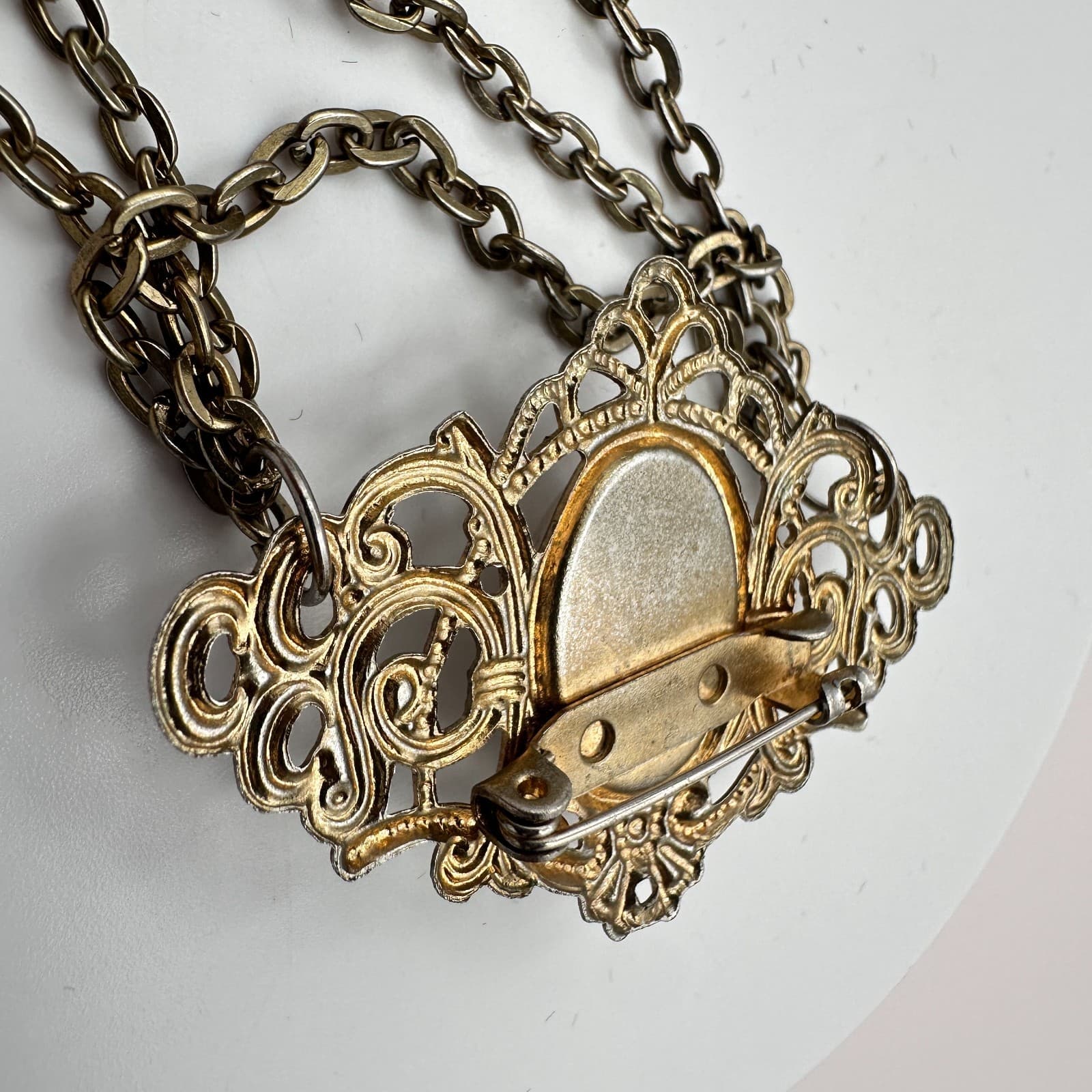 Vintage Y2K Oval Faux Pearl Ornate Filigree Silver Tone Dangle Chain Brooch Pin - Thumbnail 7