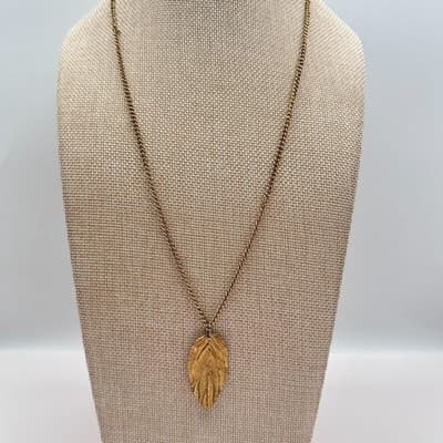 Vintage 70s Gold Tone Textured Leaf Pendant Statement Necklace Retro Jewelry - Thumbnail 3