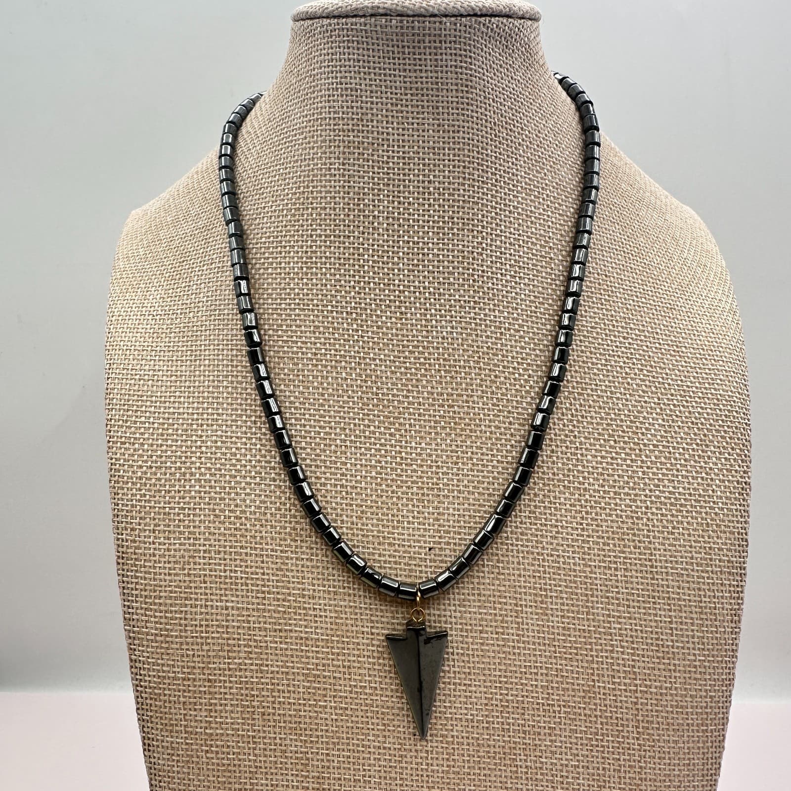 Vintage 90s Grey Hematite Beaded Arrowhead Pendant Necklace Women's Jewelry - Thumbnail 3