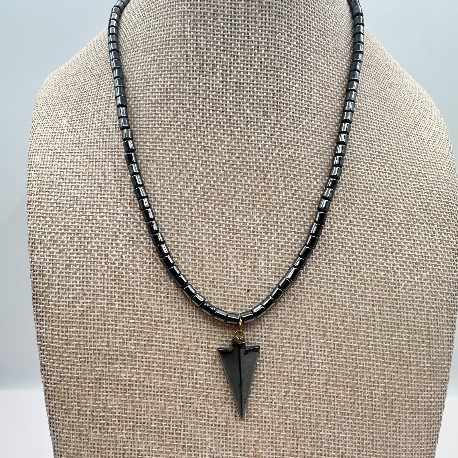 Vintage 90s Grey Hematite Beaded Arrowhead Pendant Necklace Women's Jewelry - Thumbnail 2