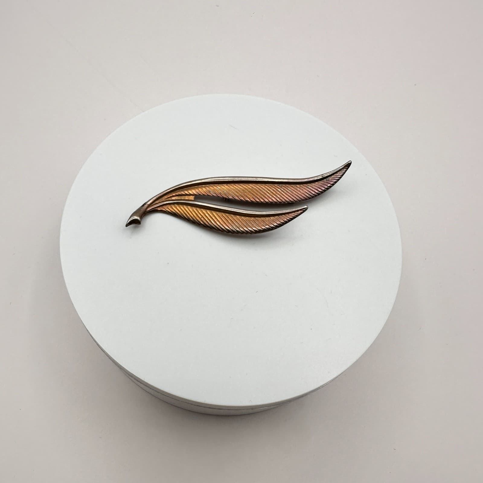 Vintage 60s Gold Tone Brushed Double Leaf Brooch Pin Women's Classic Jewelry - Thumbnail 2