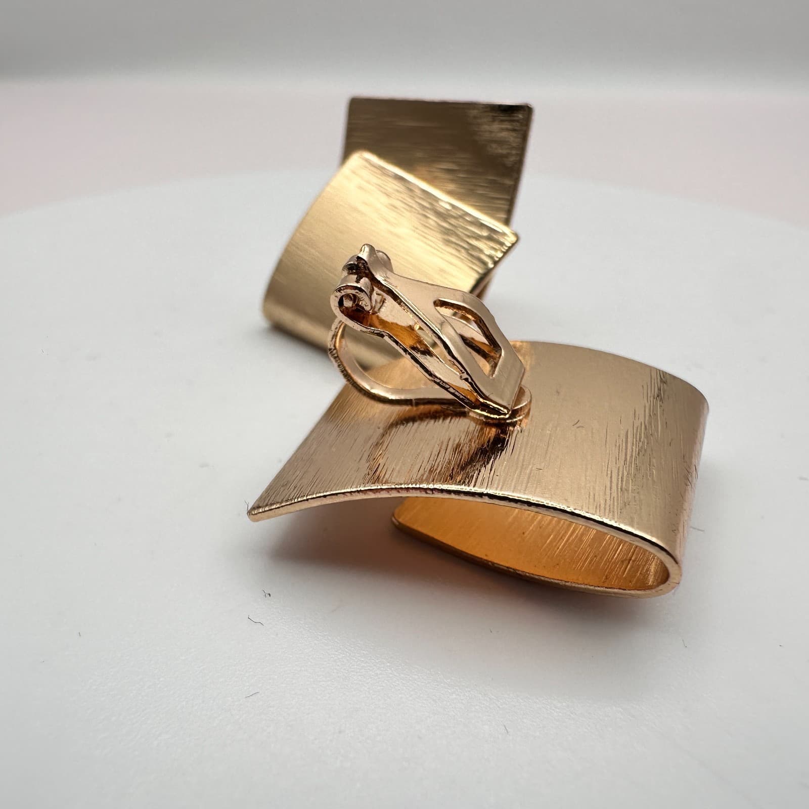 Vintage 80s Gold Tone Brushed Abstract Fold Earrings Women's Classic Jewelry - Thumbnail 6