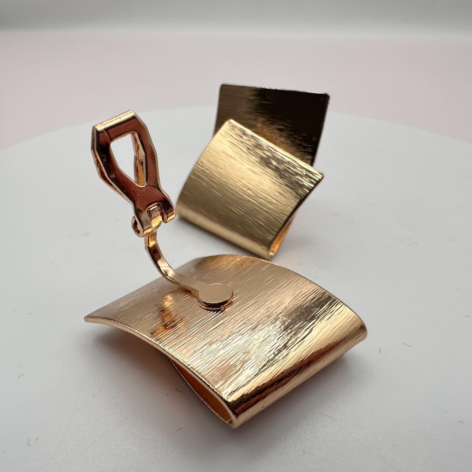 Vintage 80s Gold Tone Brushed Abstract Fold Earrings Women's Classic Jewelry - Thumbnail 7