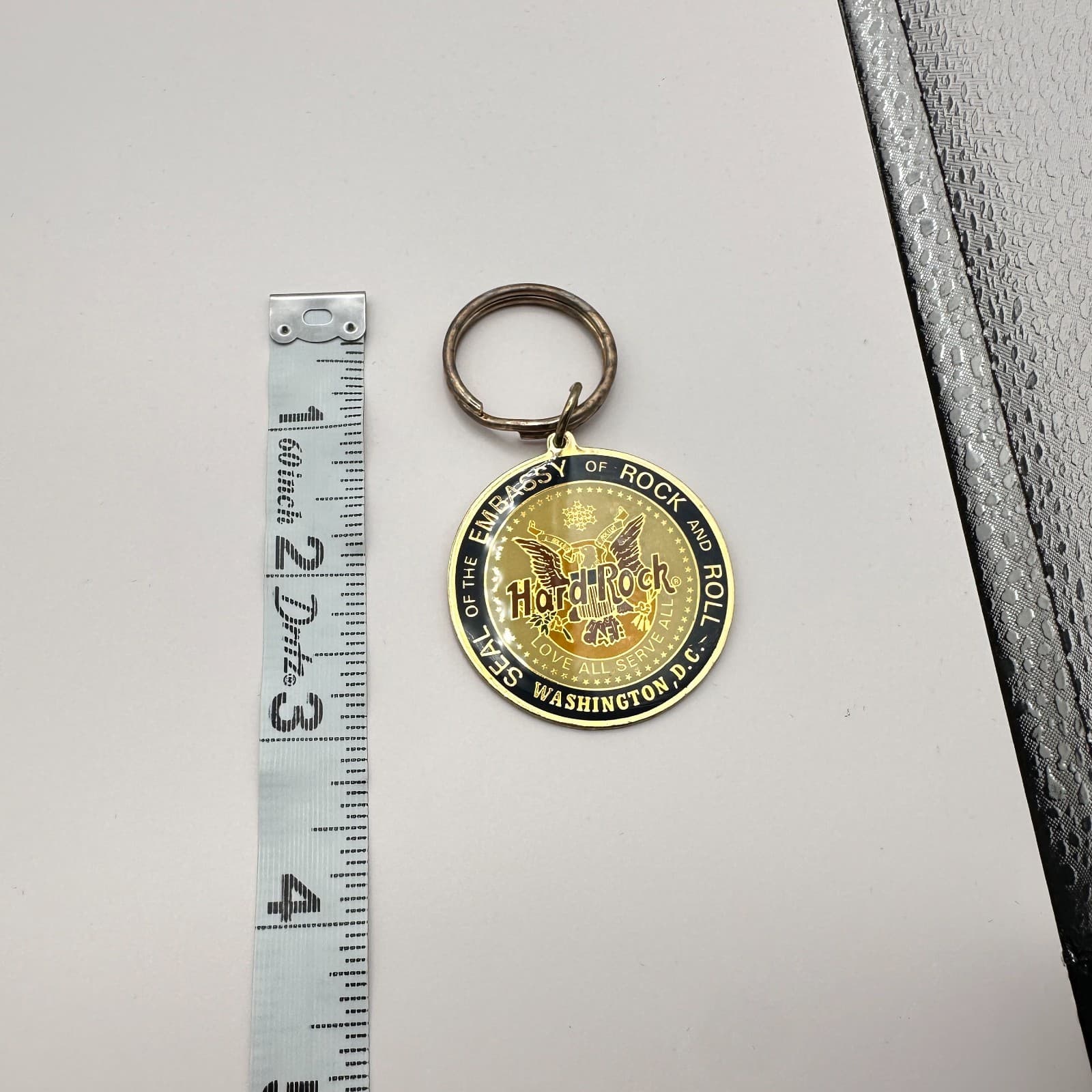 Vintage 90s Hard Rock Cafe Washington D.C. Seal of Embassy Keychain Gold Tone - Thumbnail 7