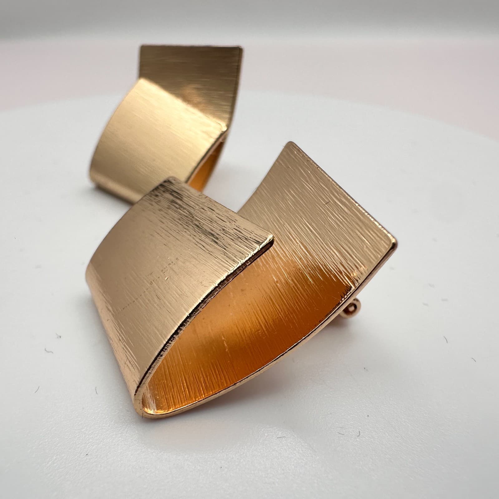 Vintage 80s Gold Tone Brushed Abstract Fold Earrings Women's Classic Jewelry - Thumbnail 4