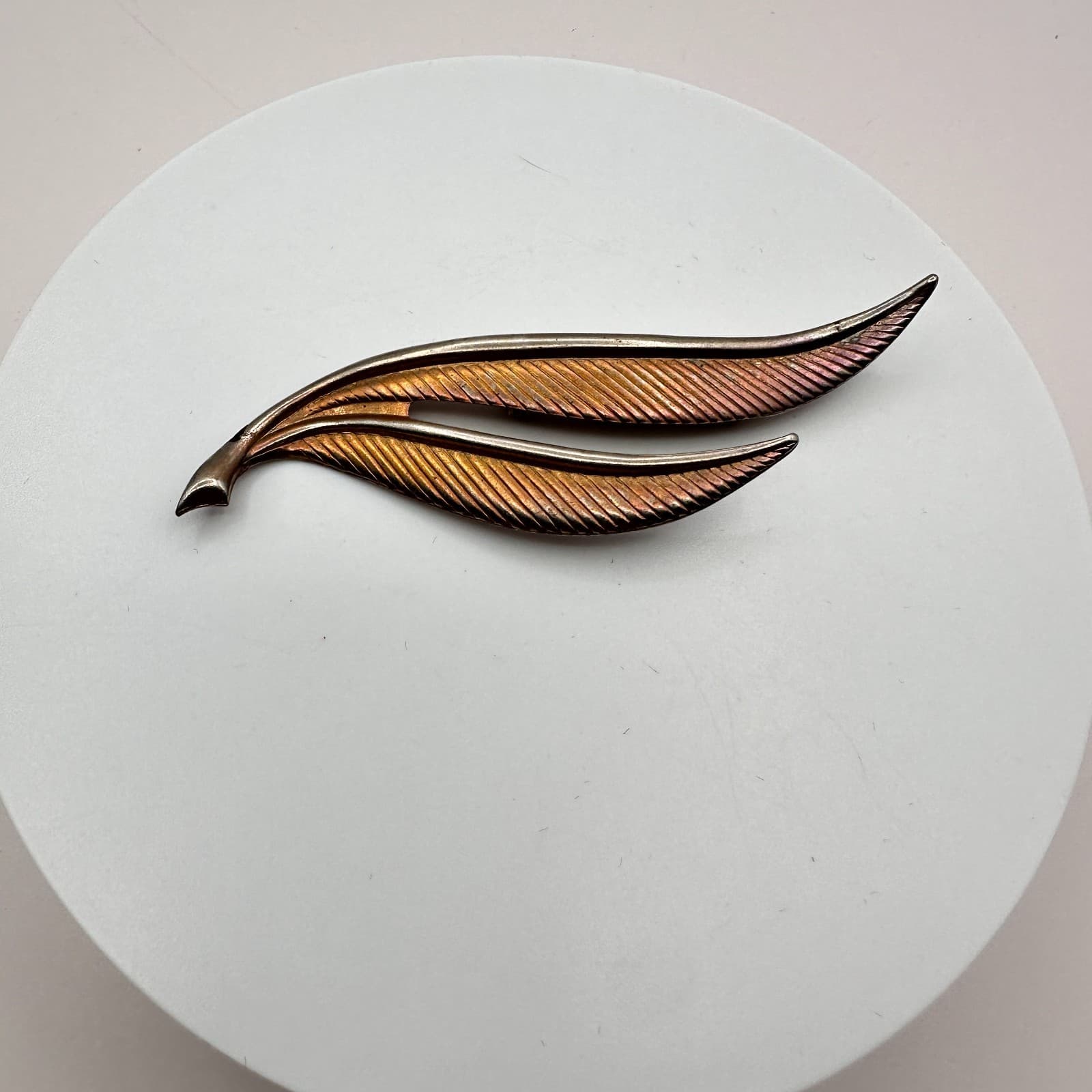 Vintage 60s Gold Tone Brushed Double Leaf Brooch Pin Women's Classic Jewelry - Thumbnail 3
