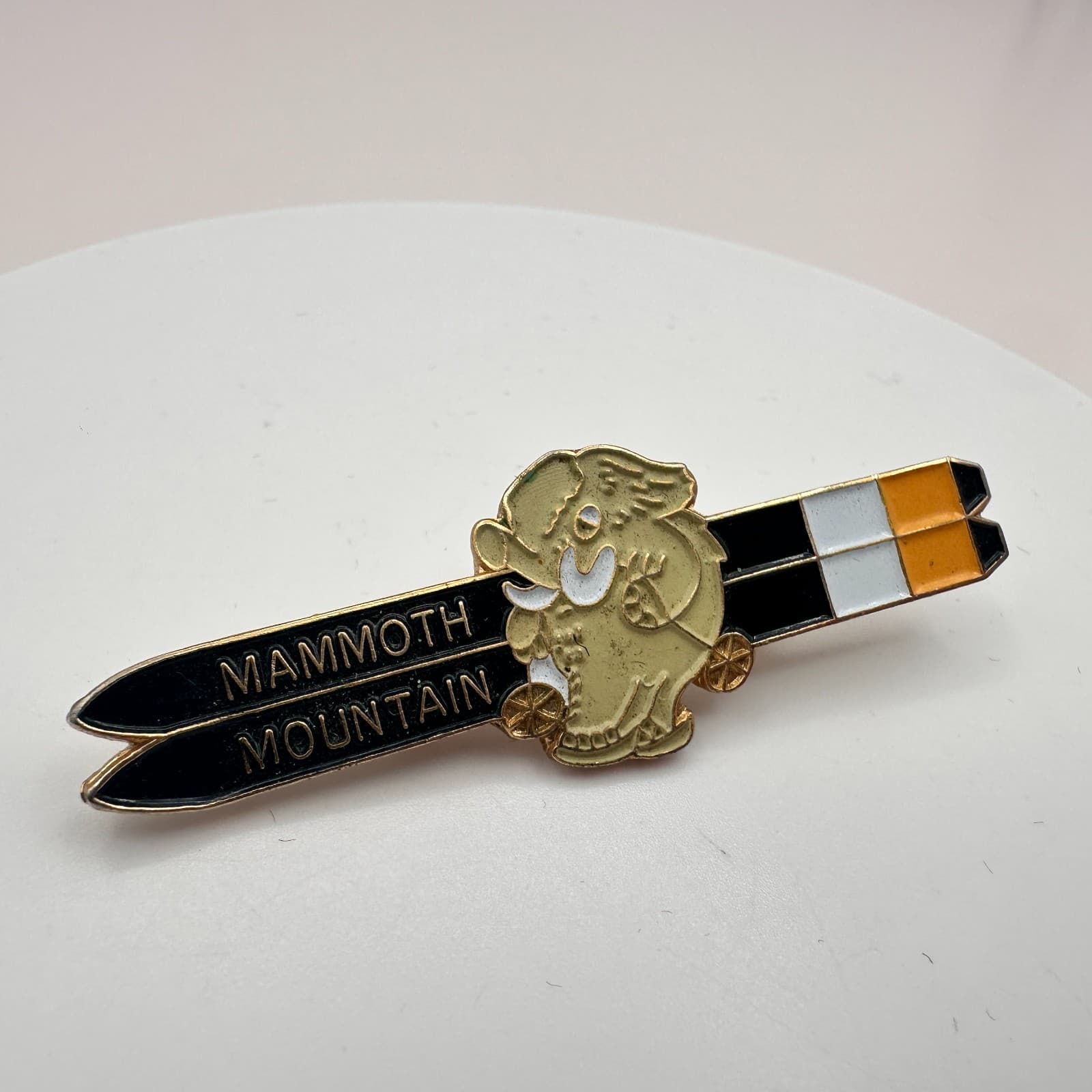Vintage 90s Mammoth Mountain Ski Woolly Mascot Enamel Brooch Pin Unisex Jewelry - Thumbnail 5