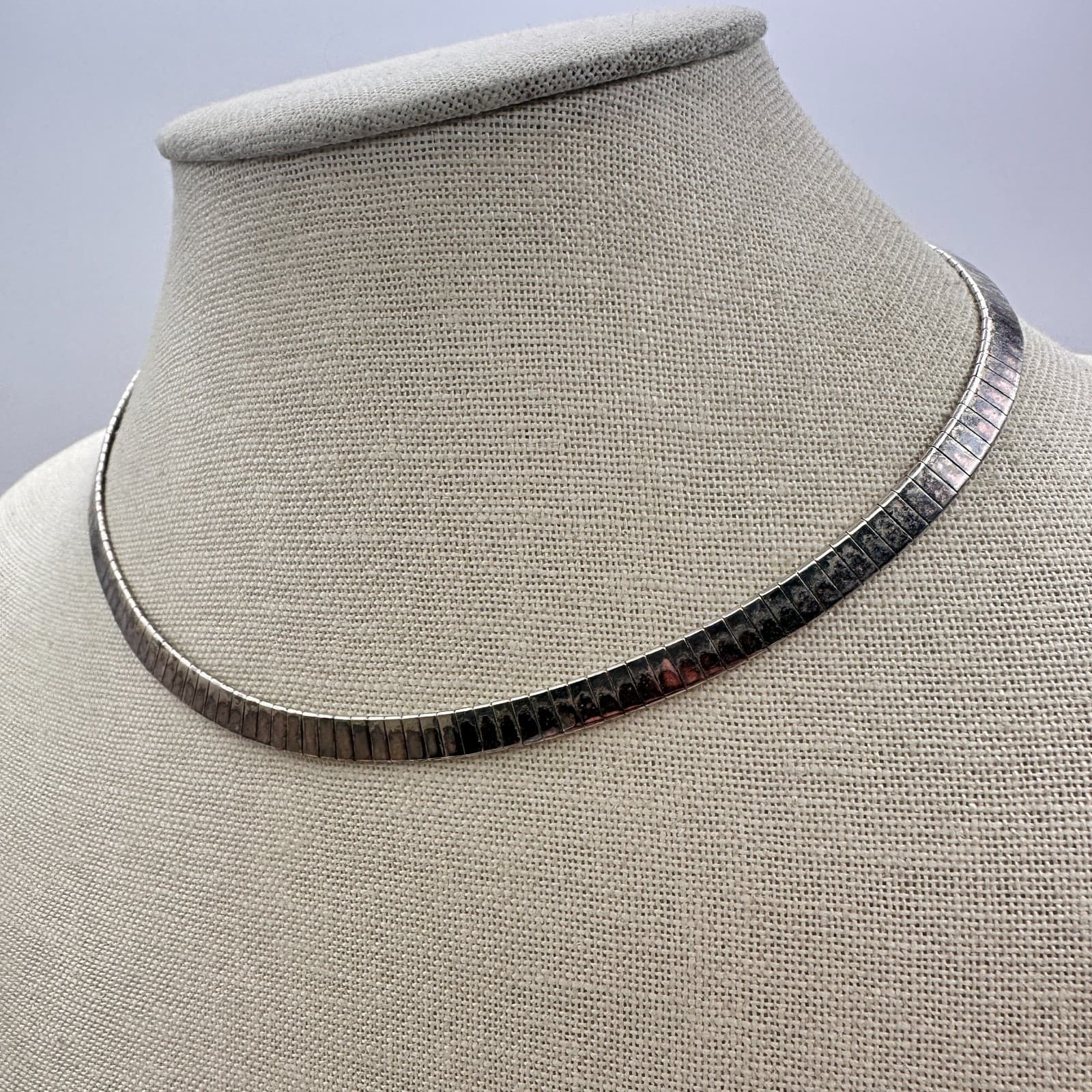 Vintage 90s Silver Tone Omega Chain Necklace Women's Classic Fashion Jewelry - Thumbnail 4