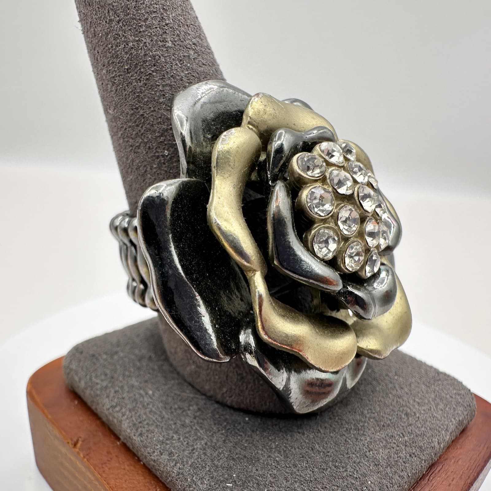 Vintage 90s Rose Statement Ring Clear Glass Accents Stretch Band Fashion Jewelry - Thumbnail 3