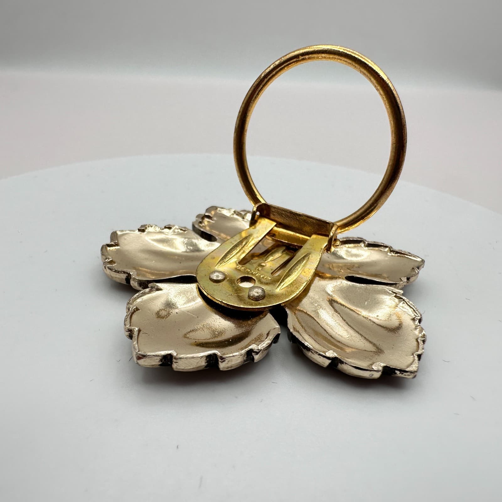 Vintage 90s Silver Tone Maple Leaf Scarf Clip Brooch Textured Nature Jewelry - Thumbnail 5
