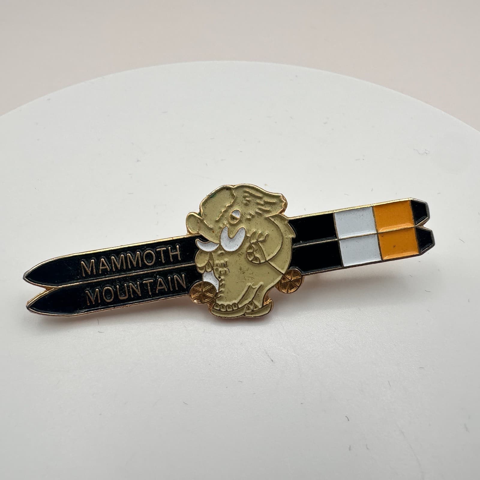Vintage 90s Mammoth Mountain Ski Woolly Mascot Enamel Brooch Pin Unisex Jewelry - Thumbnail 3