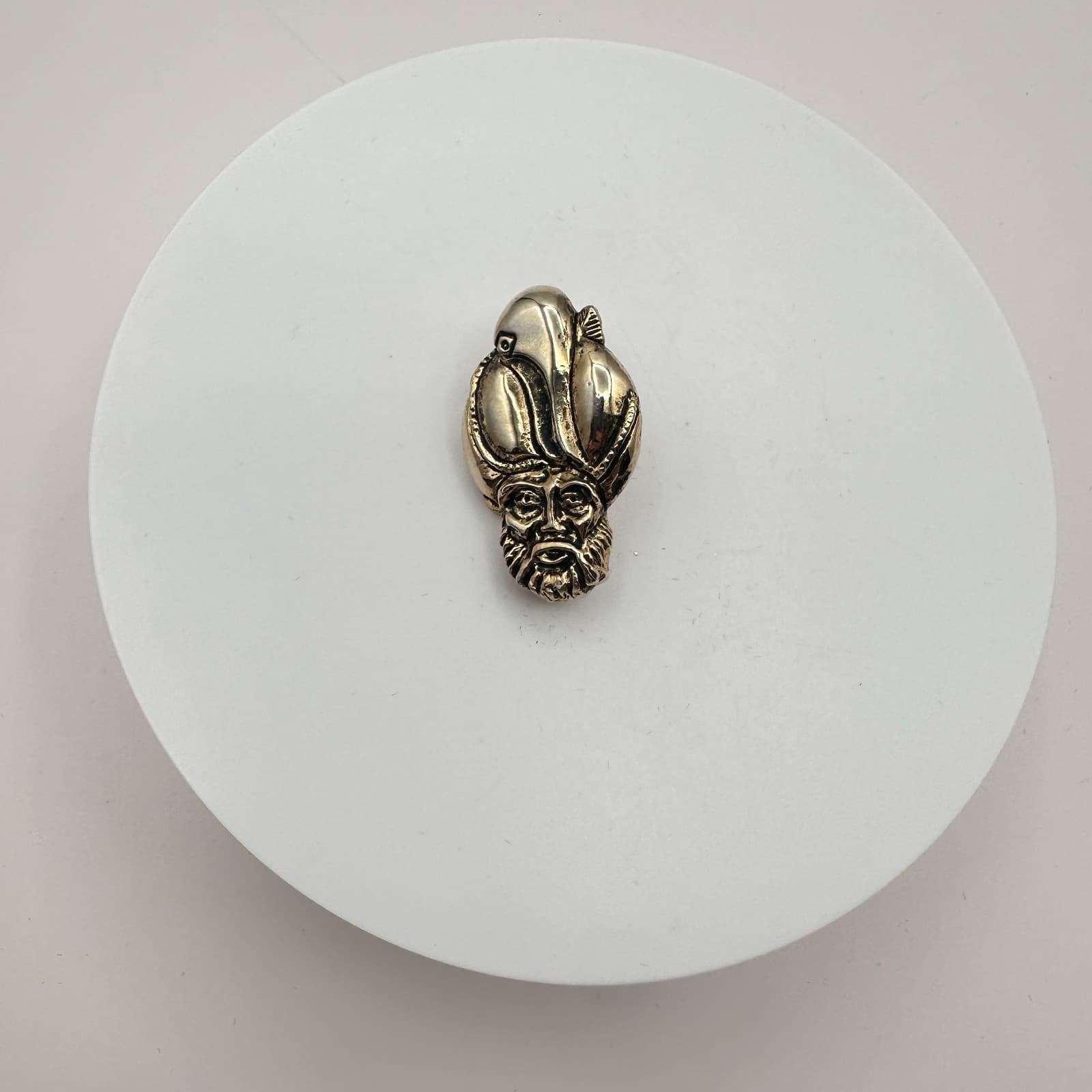 Vintage 80s Gold Tone Man with Turban Face Pin Brooch Middle Eastern Jewelry - Thumbnail 2