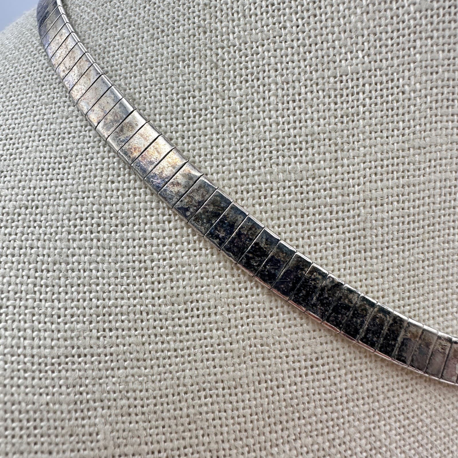 Vintage 90s Silver Tone Omega Chain Necklace Women's Classic Fashion Jewelry - Thumbnail 3