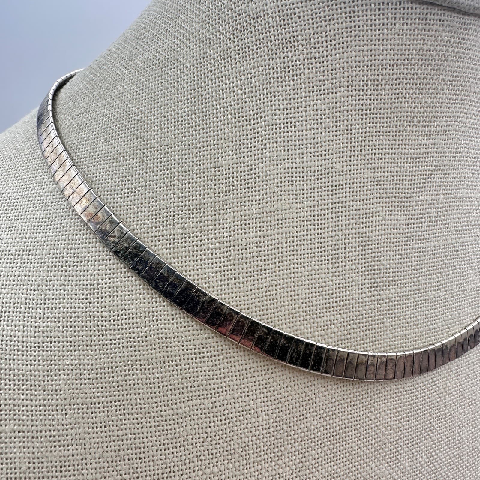 Vintage 90s Silver Tone Omega Chain Necklace Women's Classic Fashion Jewelry - Thumbnail 2