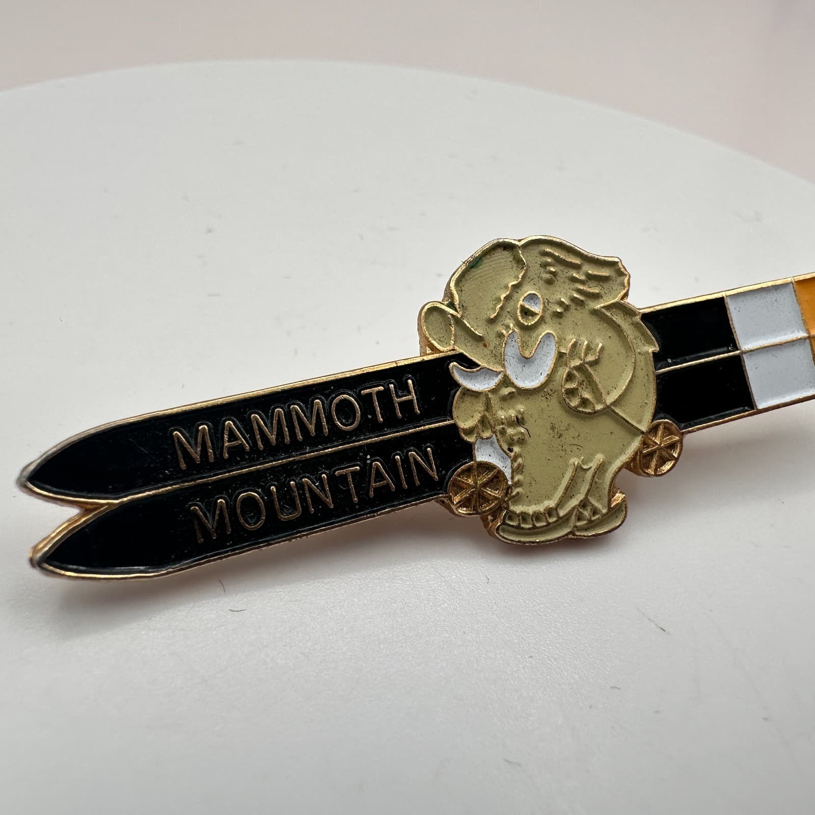 Vintage 90s Mammoth Mountain Ski Woolly Mascot Enamel Brooch Pin Unisex Jewelry - Thumbnail 4