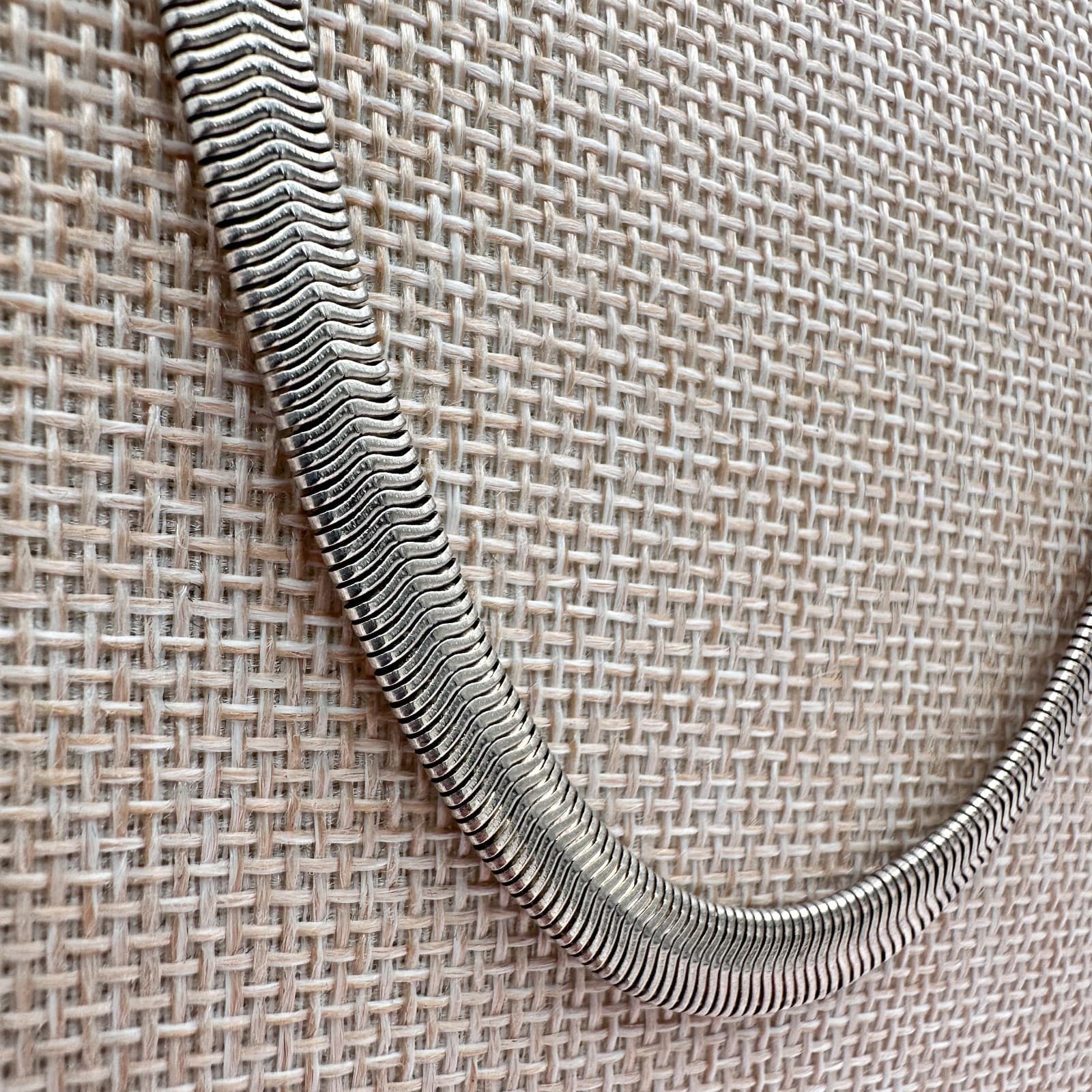 Vintage 90s Silver Tone Flat Milanese Mesh Choker Statement Necklace Jewelry - Thumbnail 4