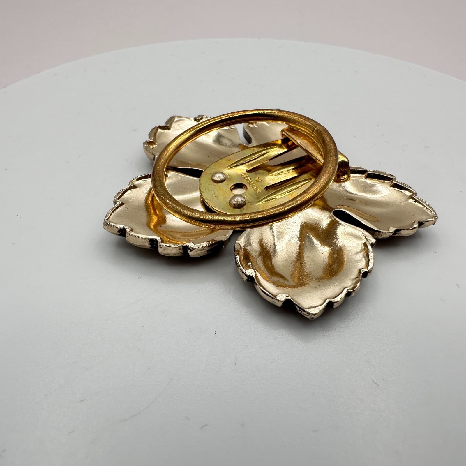 Vintage 90s Silver Tone Maple Leaf Scarf Clip Brooch Textured Nature Jewelry - Thumbnail 4
