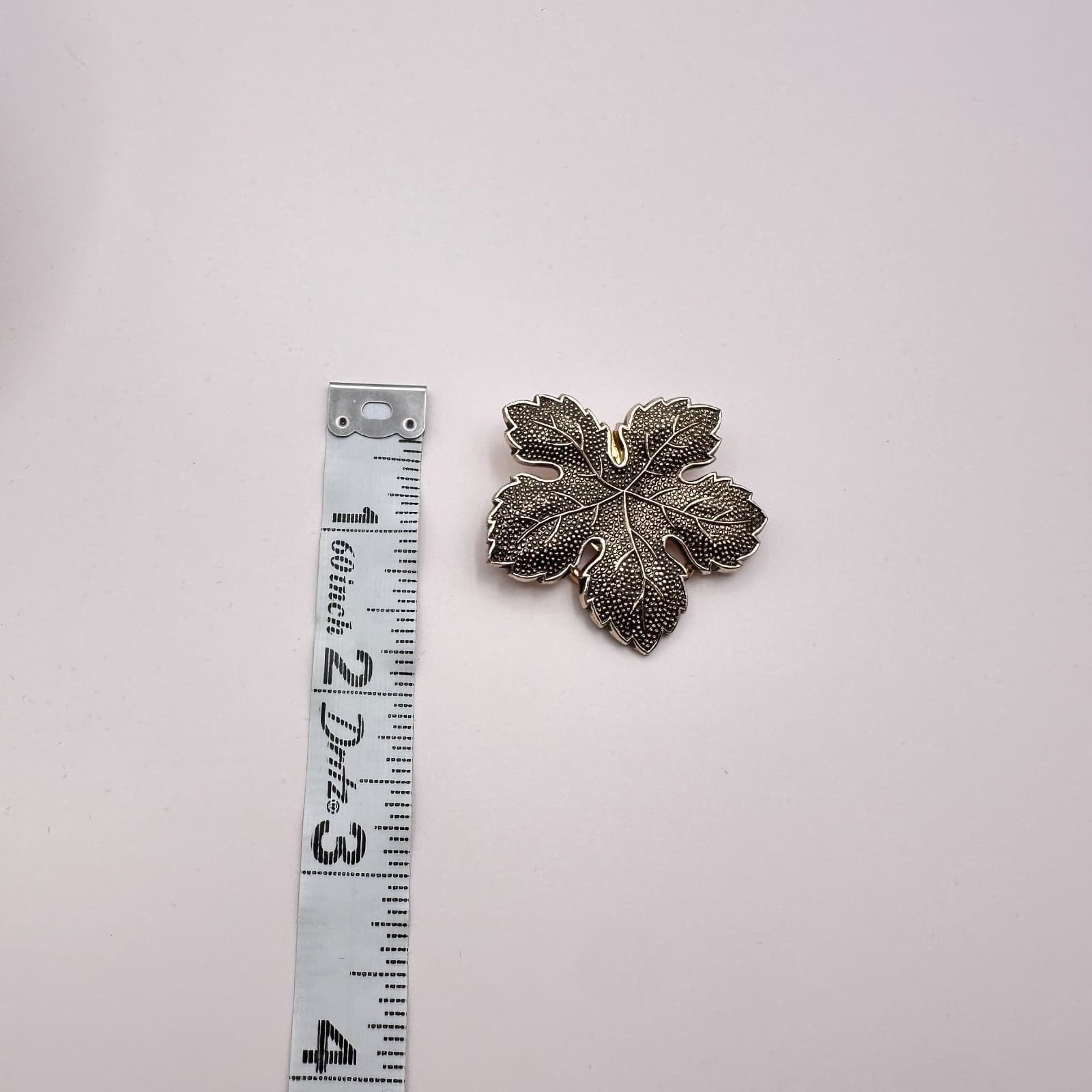 Vintage 90s Silver Tone Maple Leaf Scarf Clip Brooch Textured Nature Jewelry - Thumbnail 6