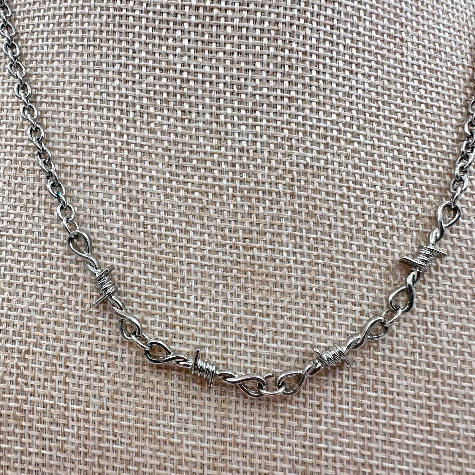 Vintage Y2K Silver Tone Barbed Wire Link Necklace Boho Women's Classic Jewelry - Thumbnail 2