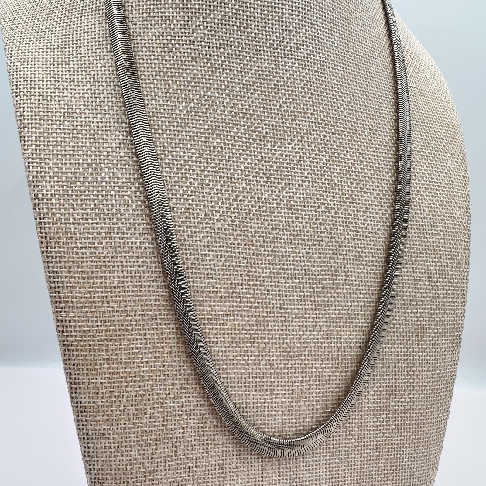 Vintage 90s Silver Tone Flat Milanese Mesh Choker Statement Necklace Jewelry - Thumbnail 6