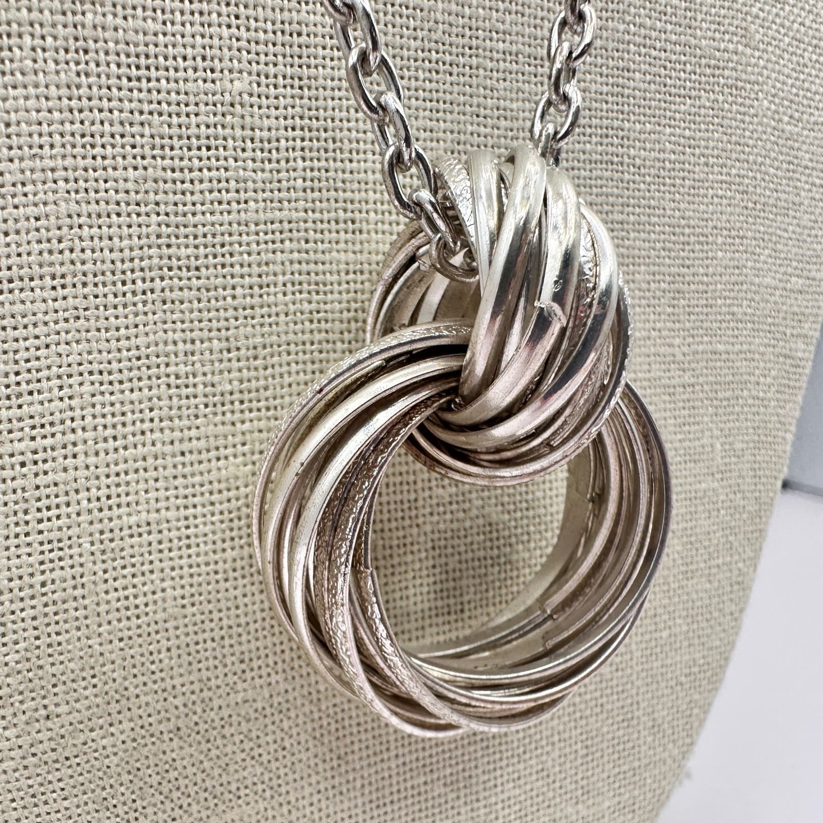 Vintage 80s Silver Tone Multi Ring Interlocking Circles Pendant Necklace Jewelry - Thumbnail 5
