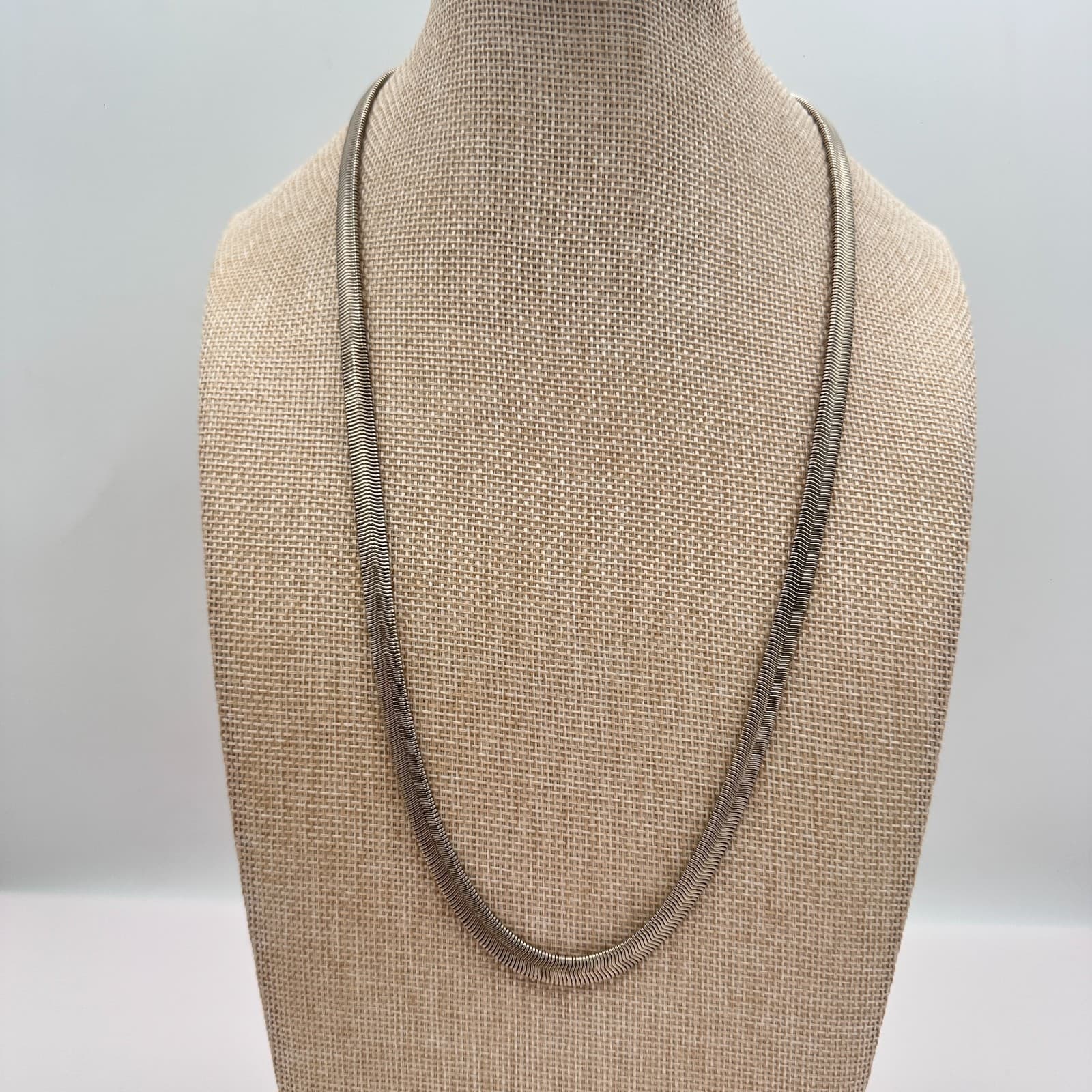 Vintage 90s Silver Tone Flat Milanese Mesh Choker Statement Necklace Jewelry - Thumbnail 2