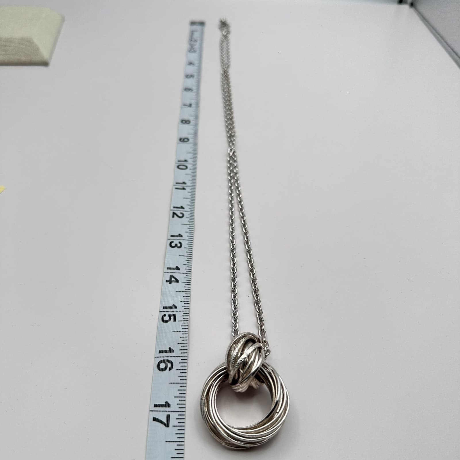 Vintage 80s Silver Tone Multi Ring Interlocking Circles Pendant Necklace Jewelry - Thumbnail 9