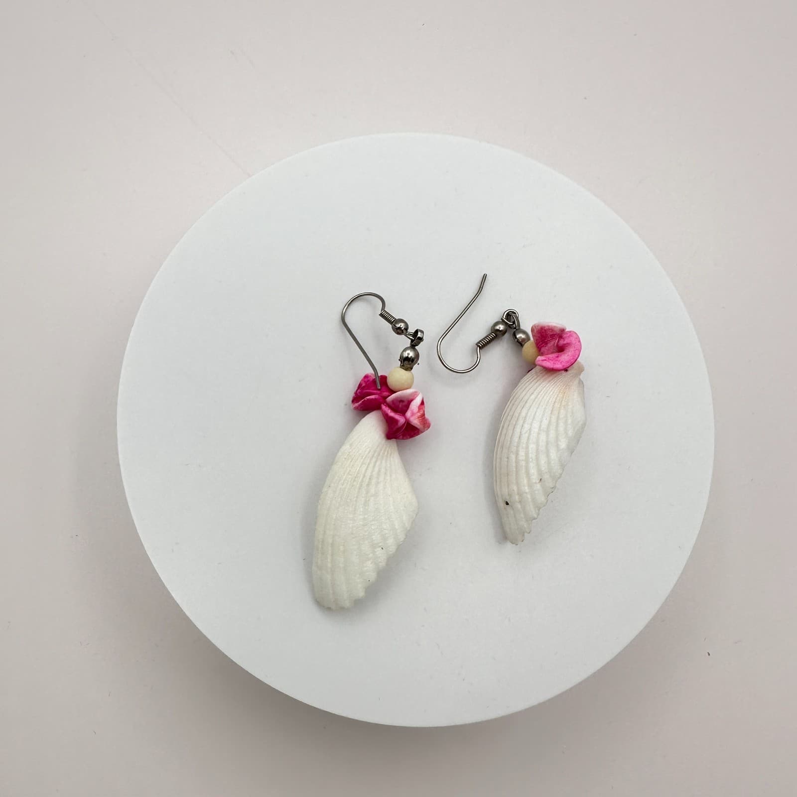 Vintage Y2K Silver Tone Pink Floral White Sea Shell Dangle Earrings Jewelry - Thumbnail 3