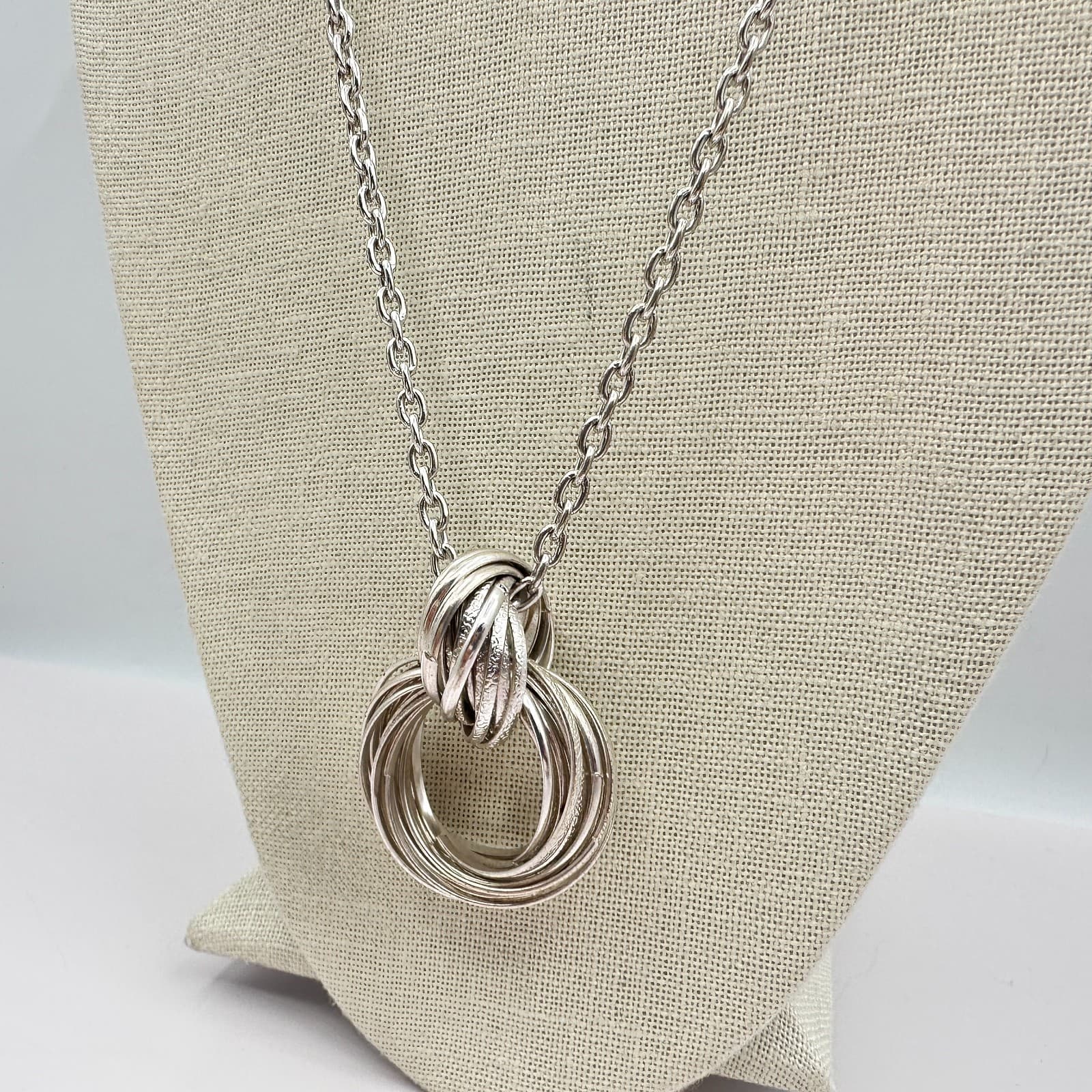 Vintage 80s Silver Tone Multi Ring Interlocking Circles Pendant Necklace Jewelry - Thumbnail 7