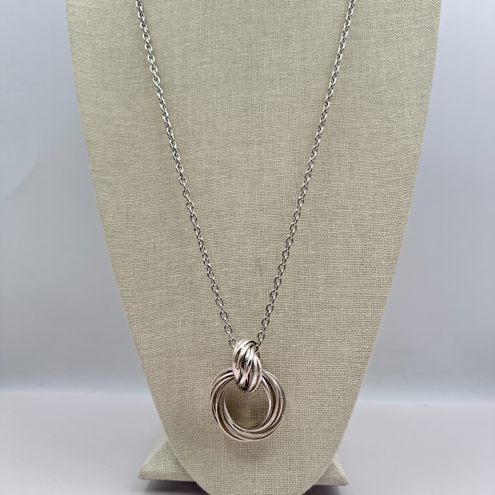 Vintage 80s Silver Tone Multi Ring Interlocking Circles Pendant Necklace Jewelry - Thumbnail 4