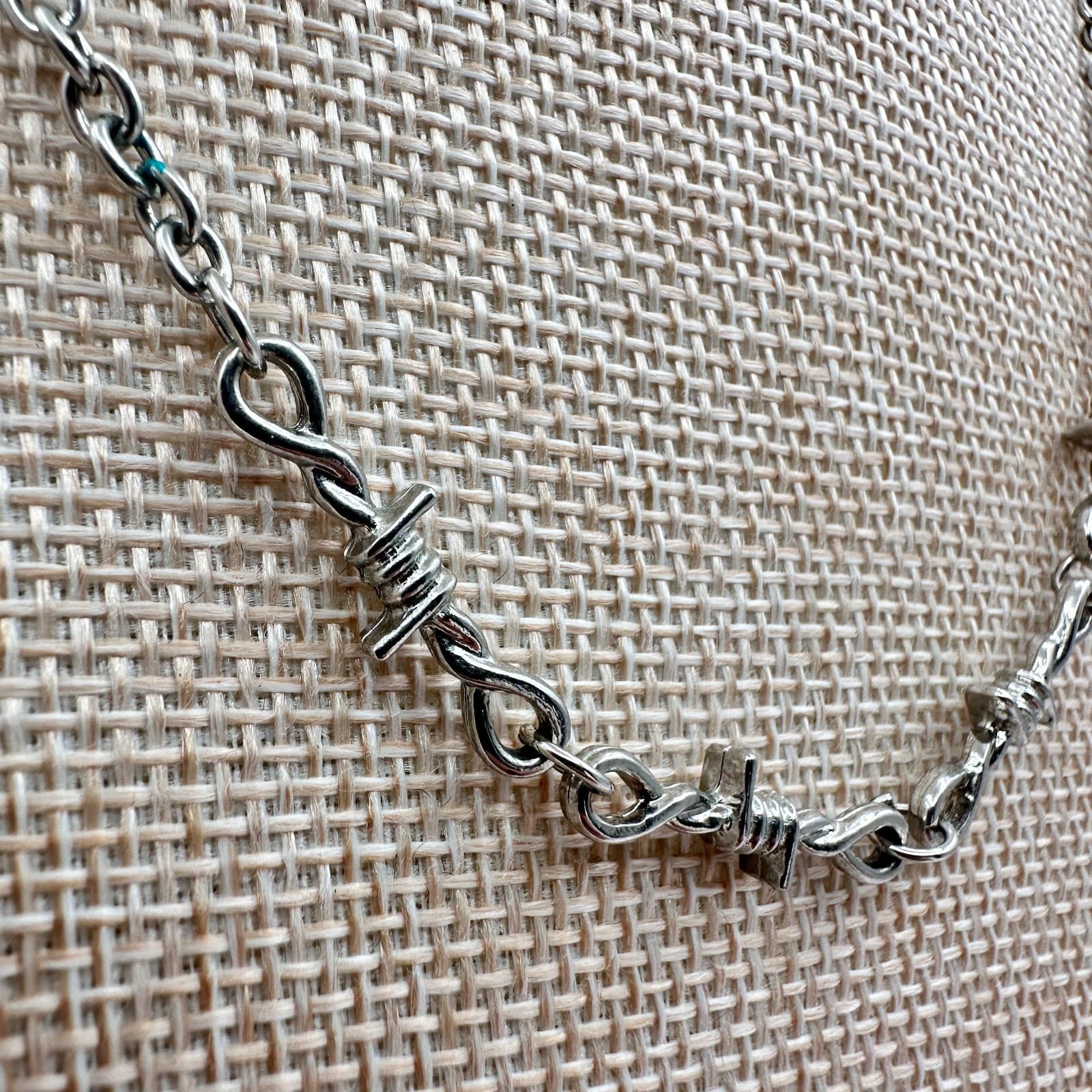 Vintage Y2K Silver Tone Barbed Wire Link Necklace Boho Women's Classic Jewelry - Thumbnail 4