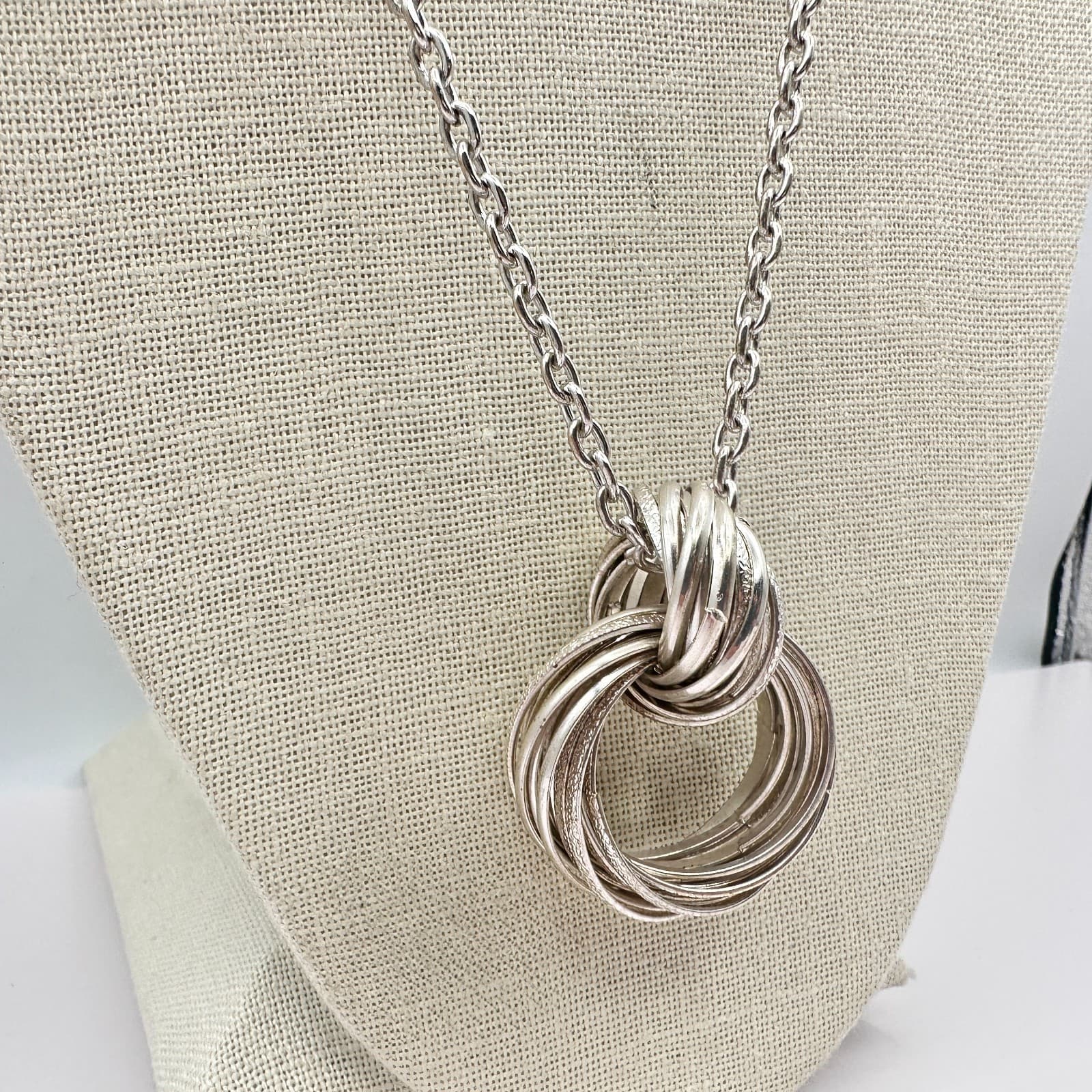 Vintage 80s Silver Tone Multi Ring Interlocking Circles Pendant Necklace Jewelry - Thumbnail 6