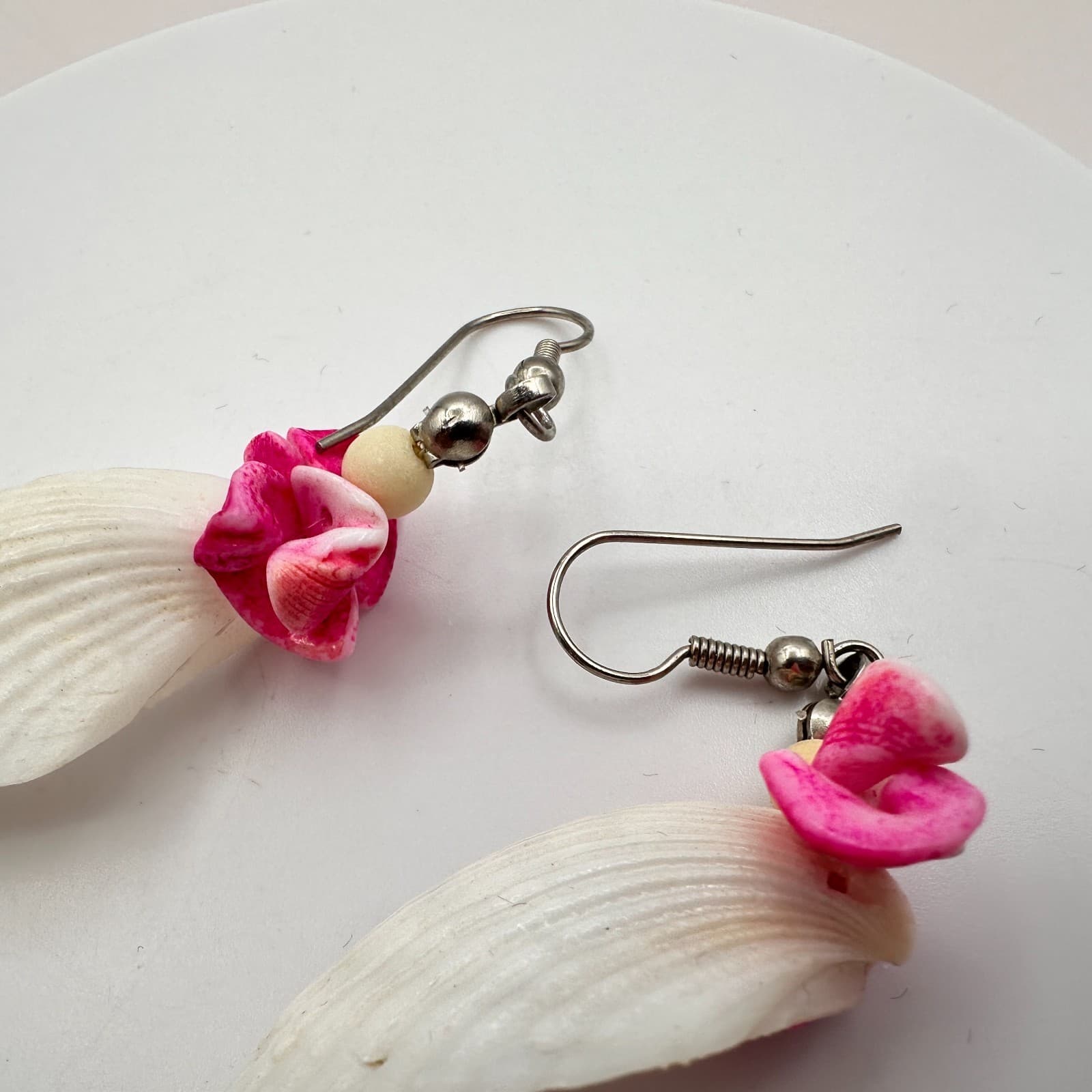 Vintage Y2K Silver Tone Pink Floral White Sea Shell Dangle Earrings Jewelry - Thumbnail 6