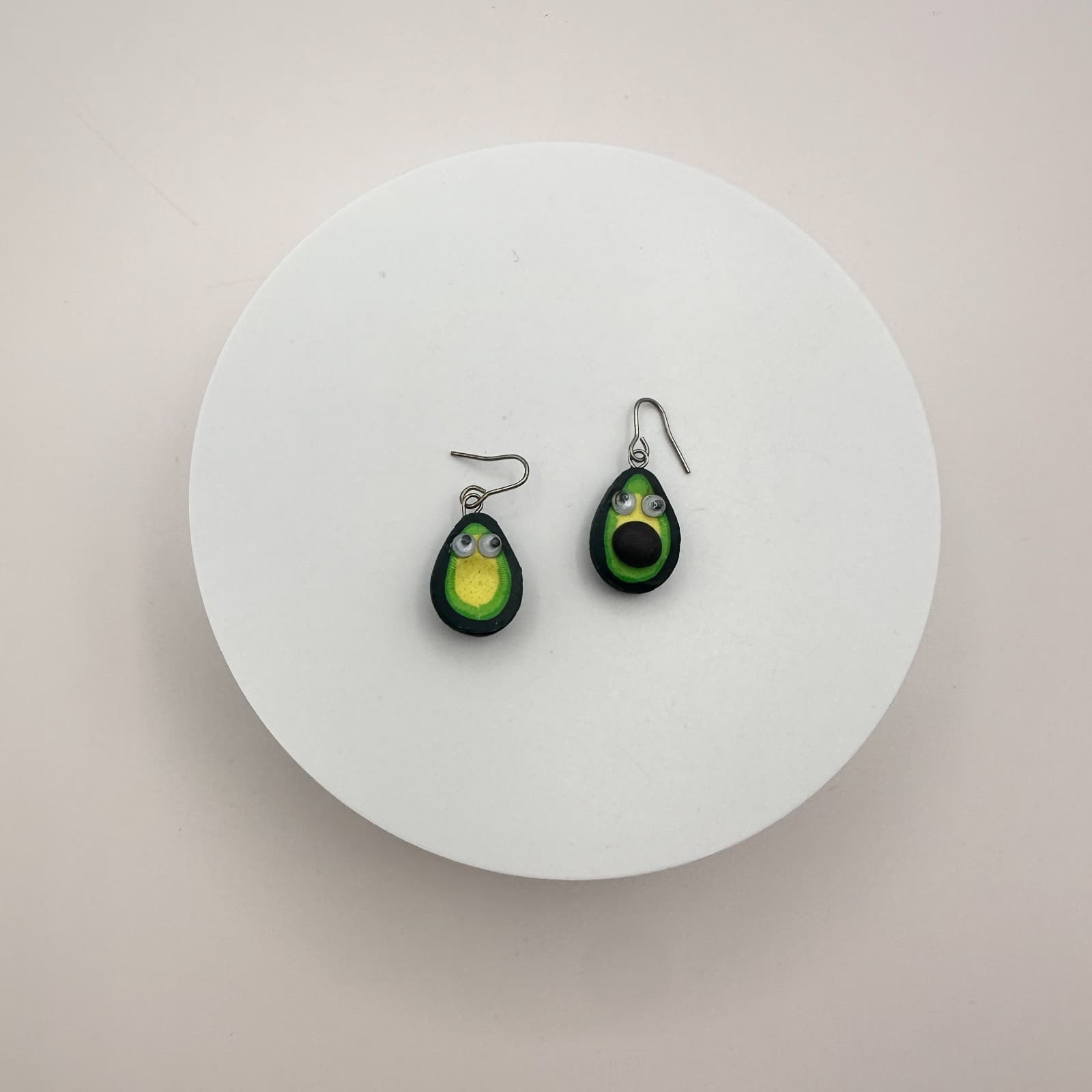 Vintage 90s Avocado Googly Eye Dangle Earrings Green Polymer Clay Fun Fashion - Thumbnail 2