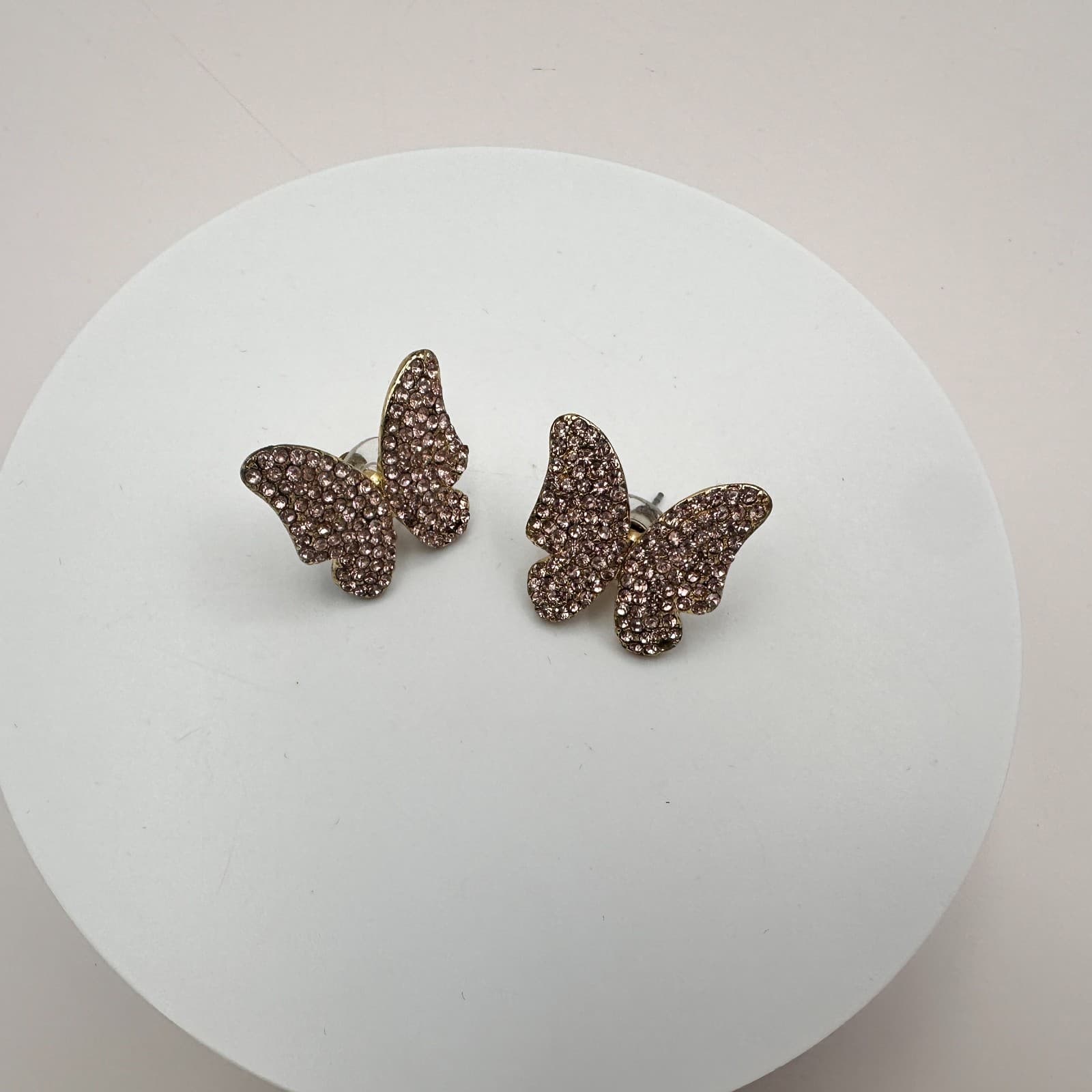 Vintage 90s Gold Tone Pink Glass Pave Butterfly Stud Earrings Fashion Jewelry - Thumbnail 3